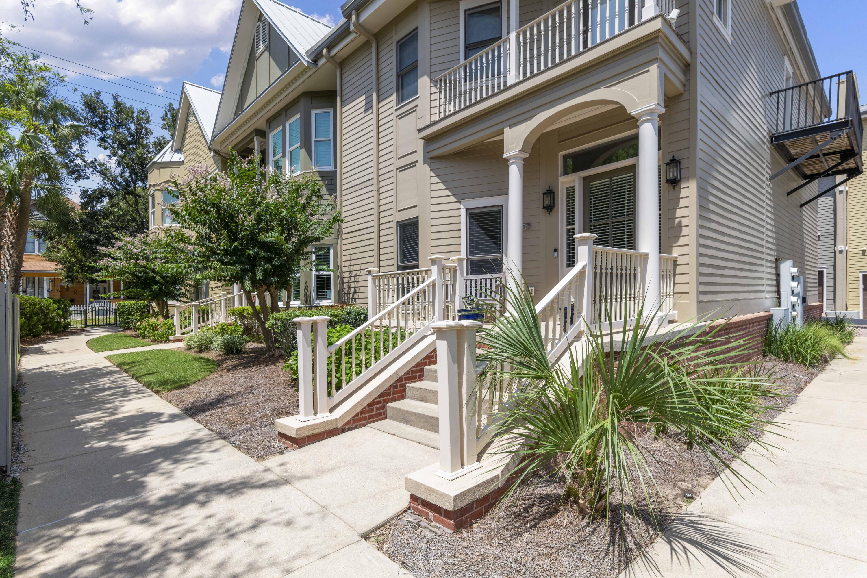 207 W Jackson Street 11