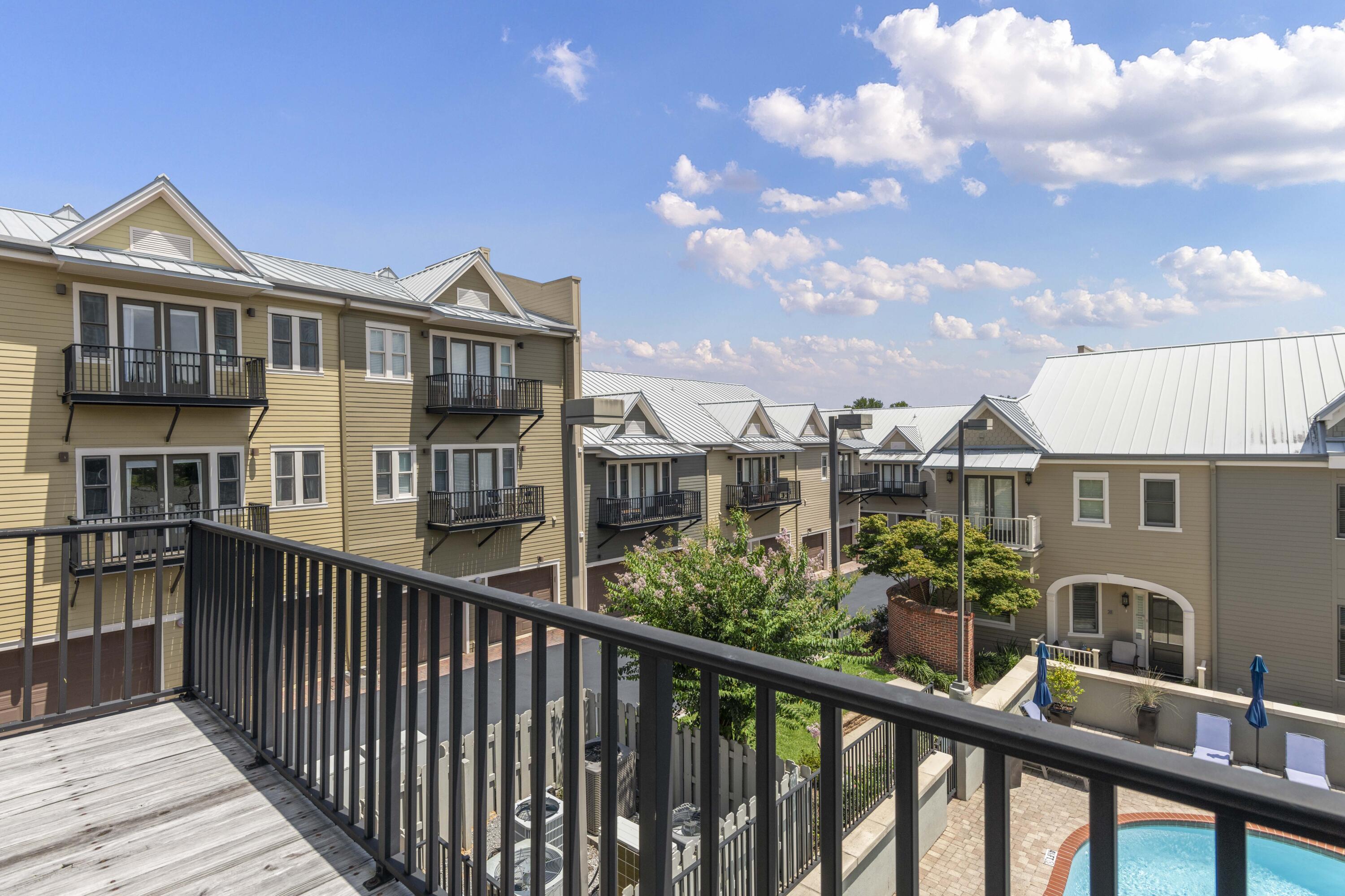 207 W Jackson Street 11