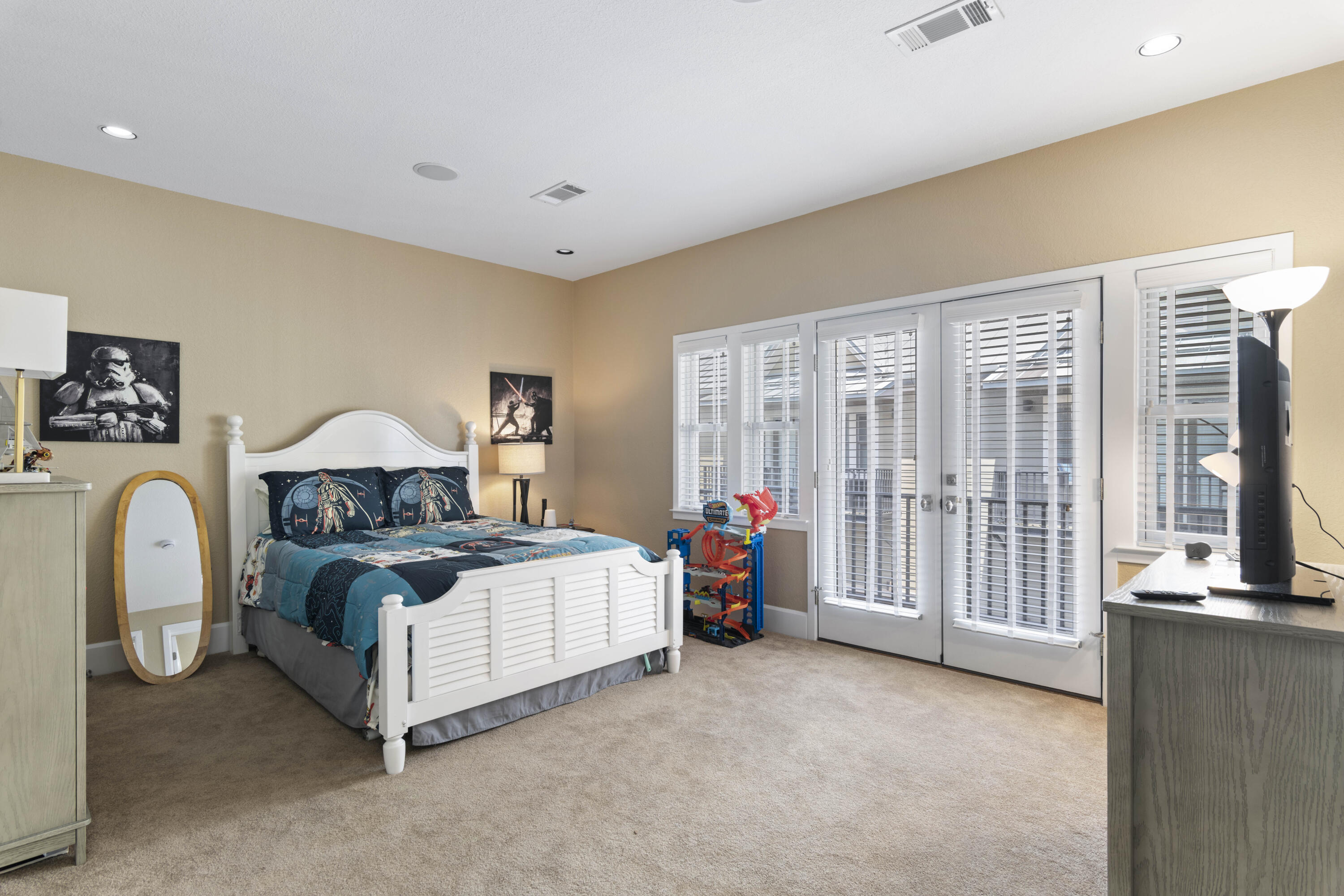 207 W Jackson Street 11