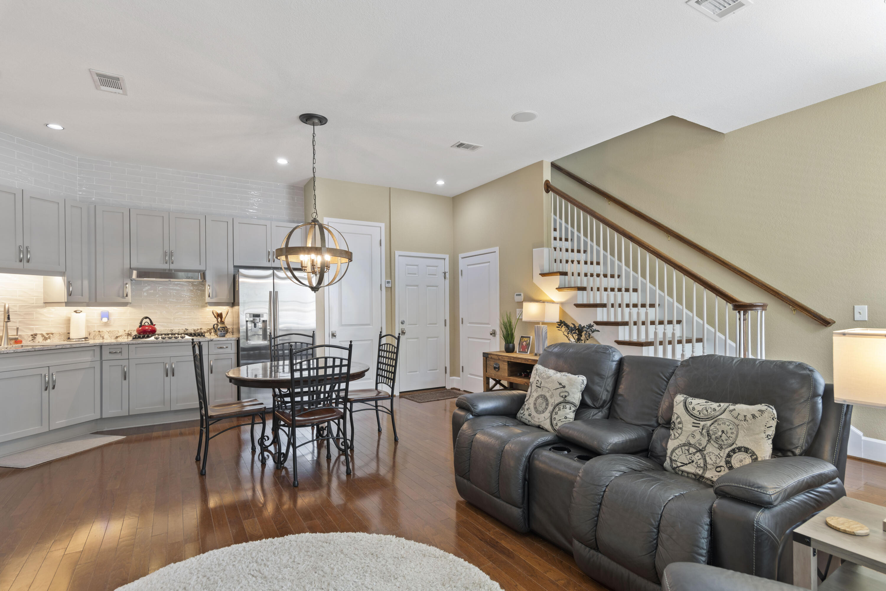 207 W Jackson Street 11