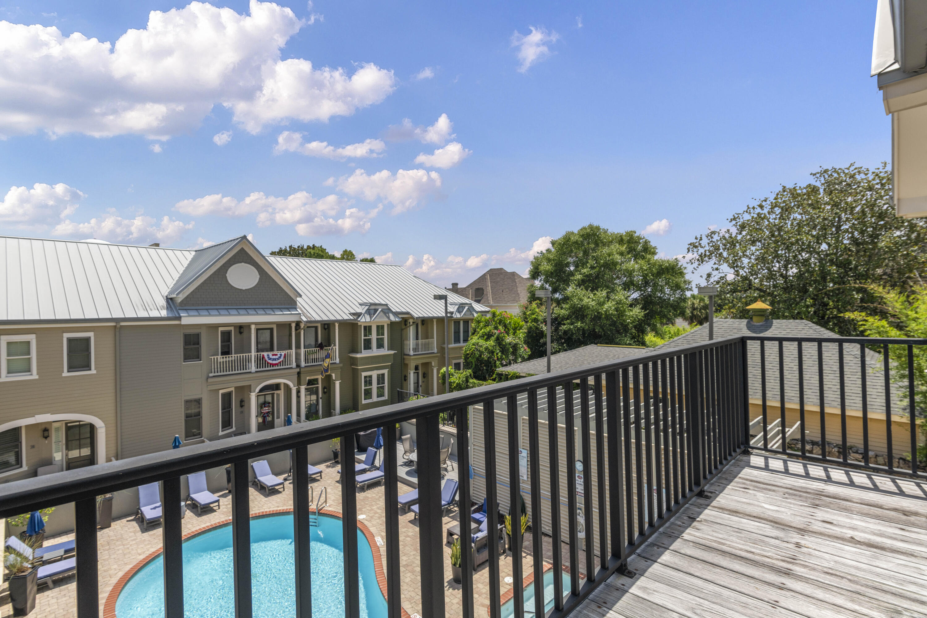 207 W Jackson Street 11