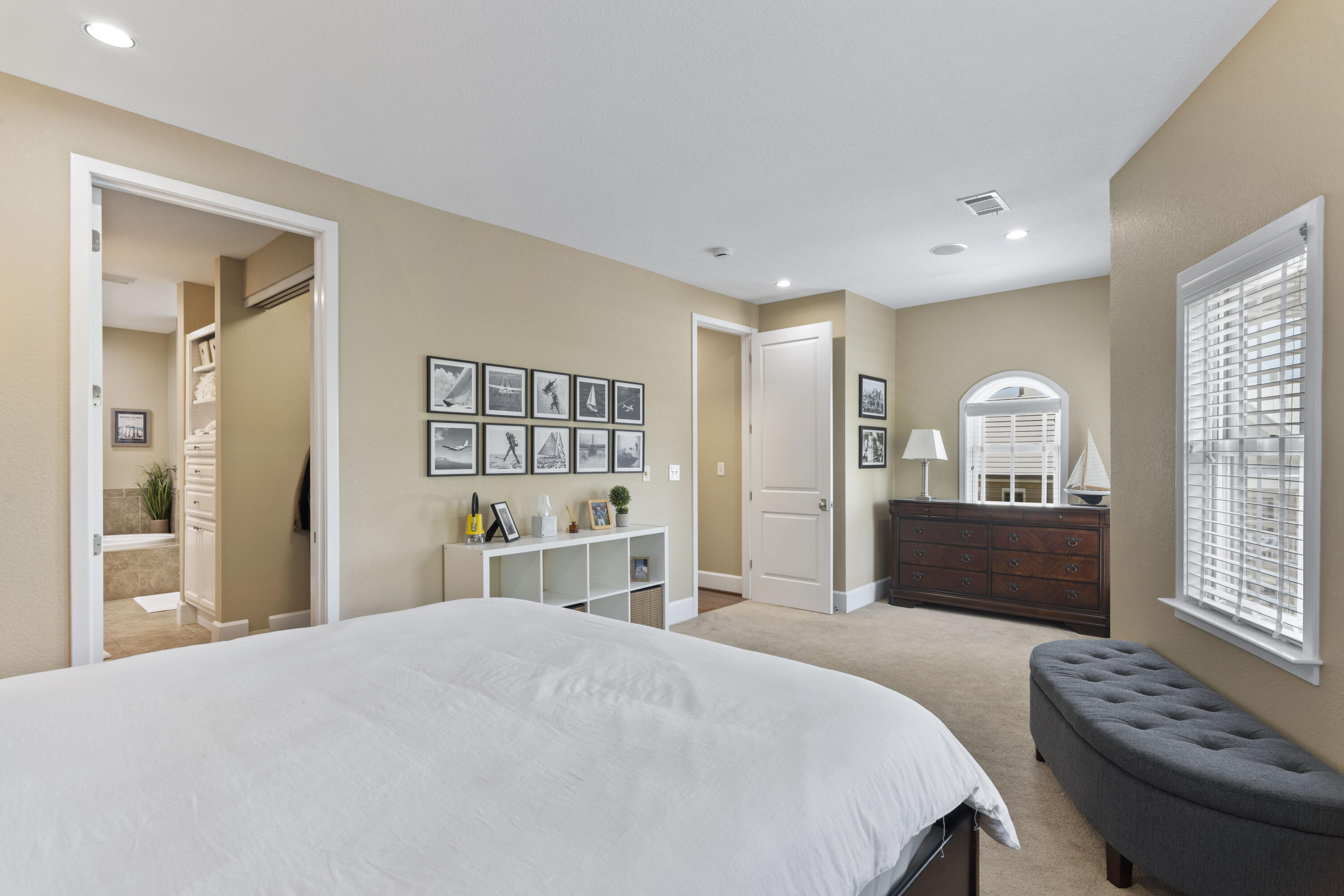 207 W Jackson Street 11