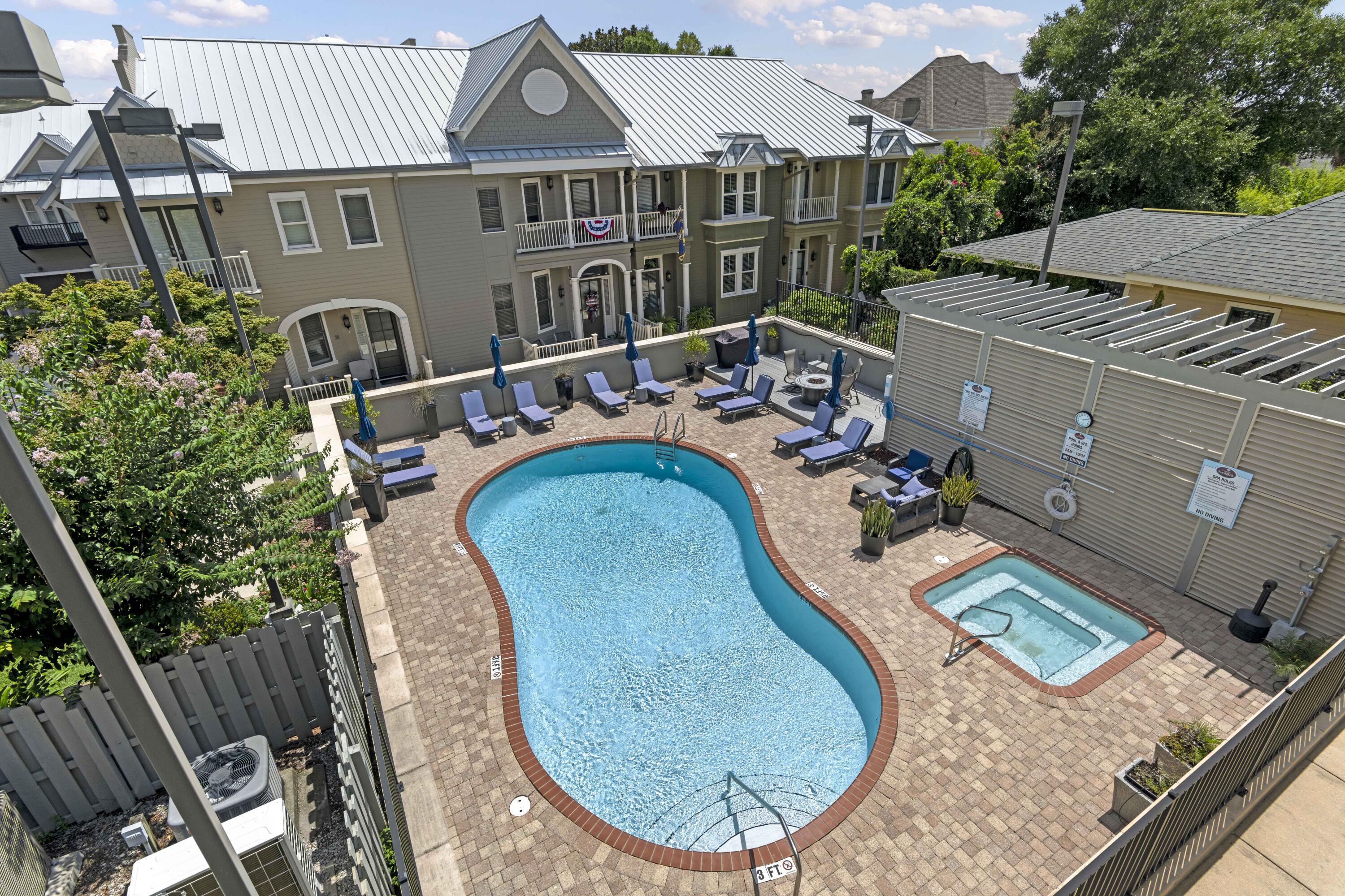 207 W Jackson Street 11