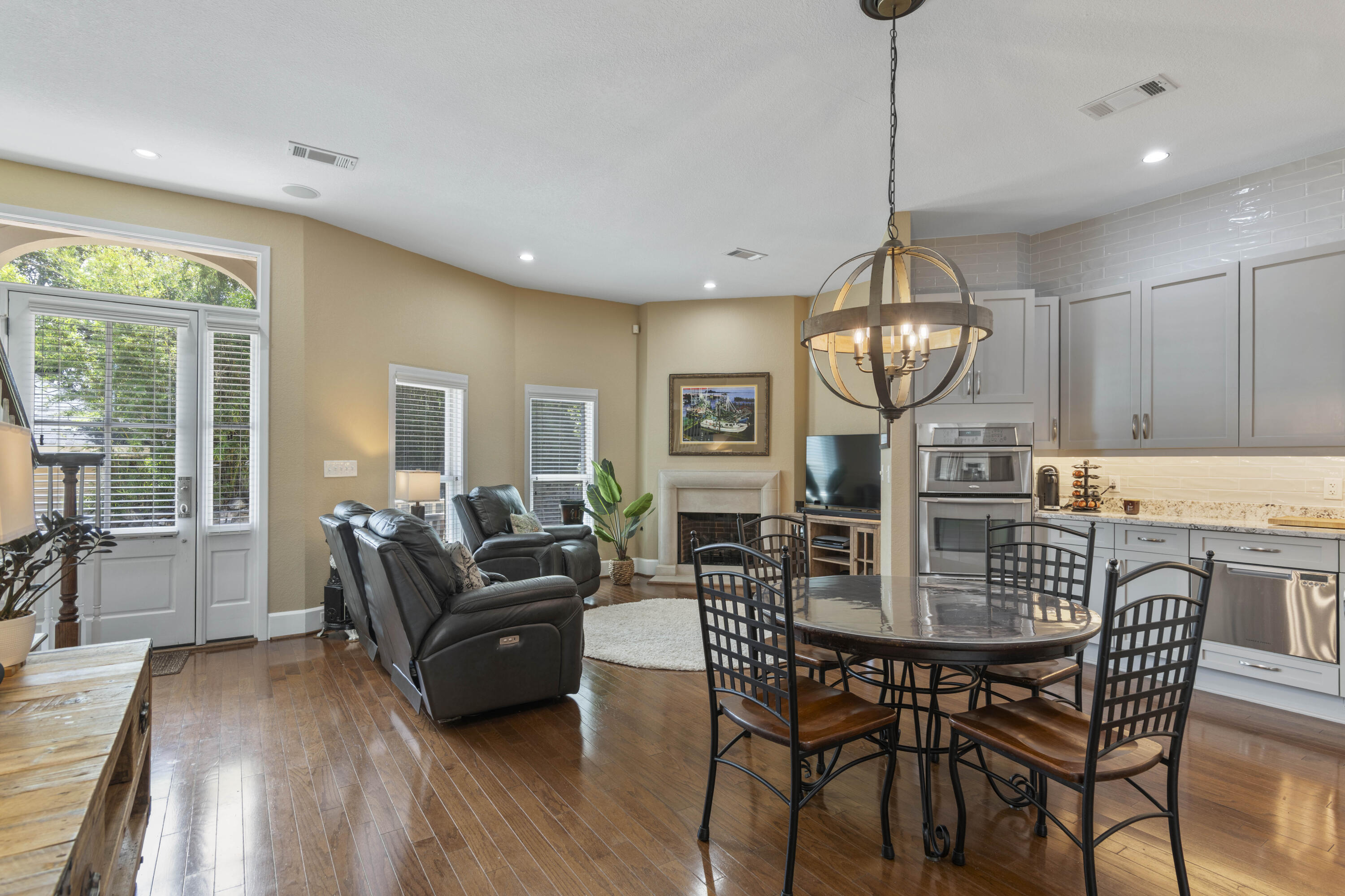 207 W Jackson Street 11