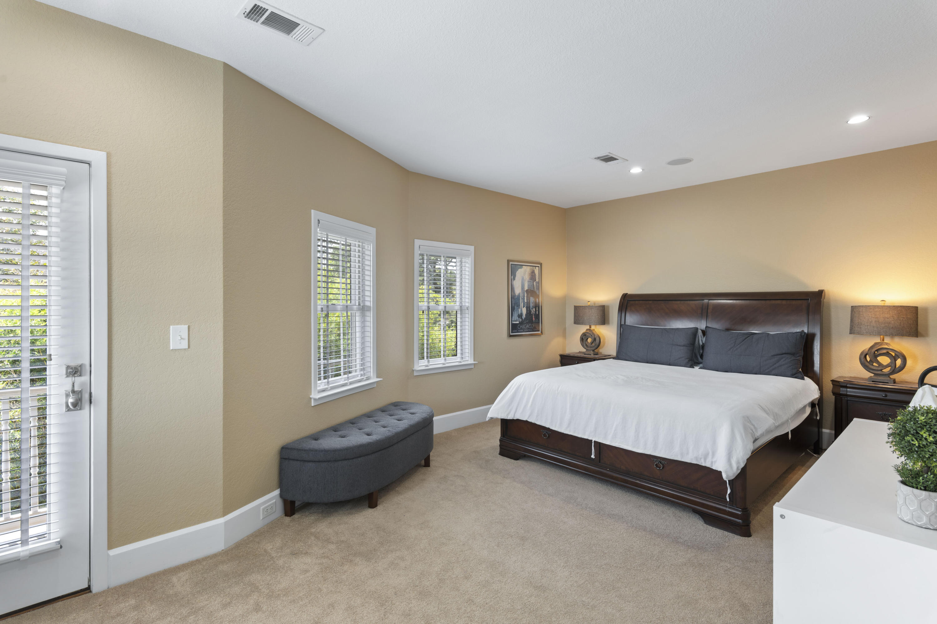 207 W Jackson Street 11