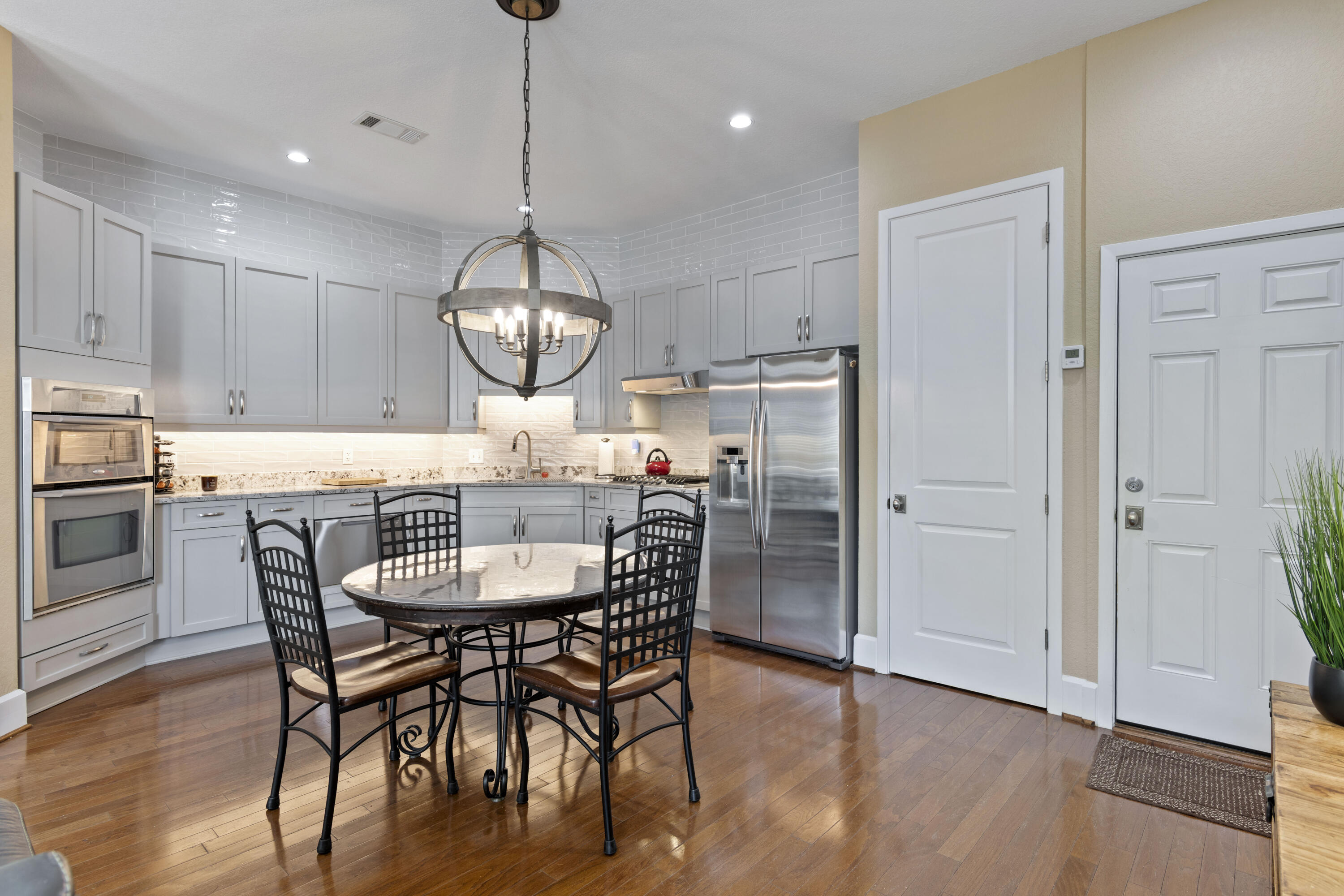 207 W Jackson Street 11