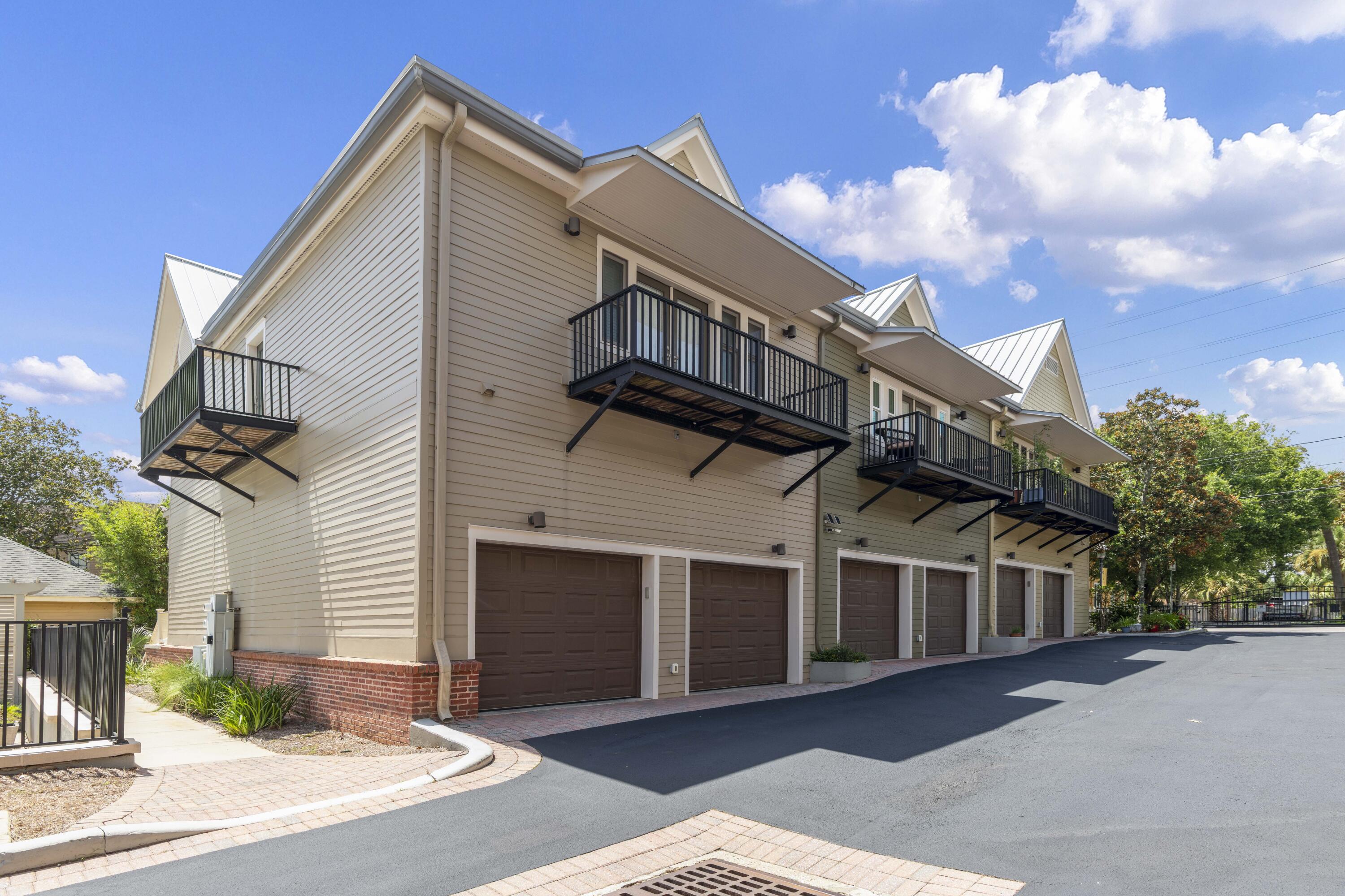 207 W Jackson Street 11