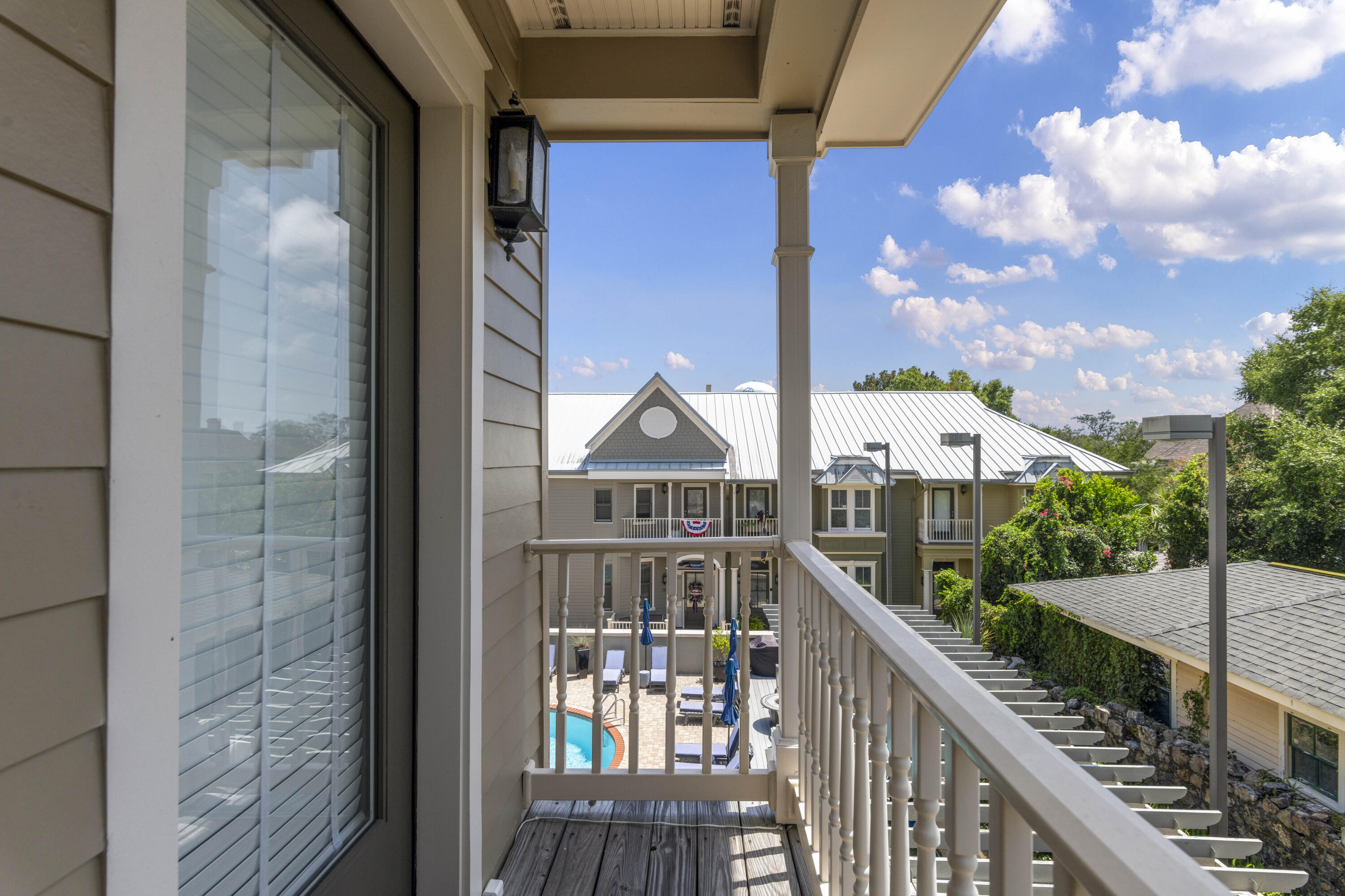 207 W Jackson Street 11