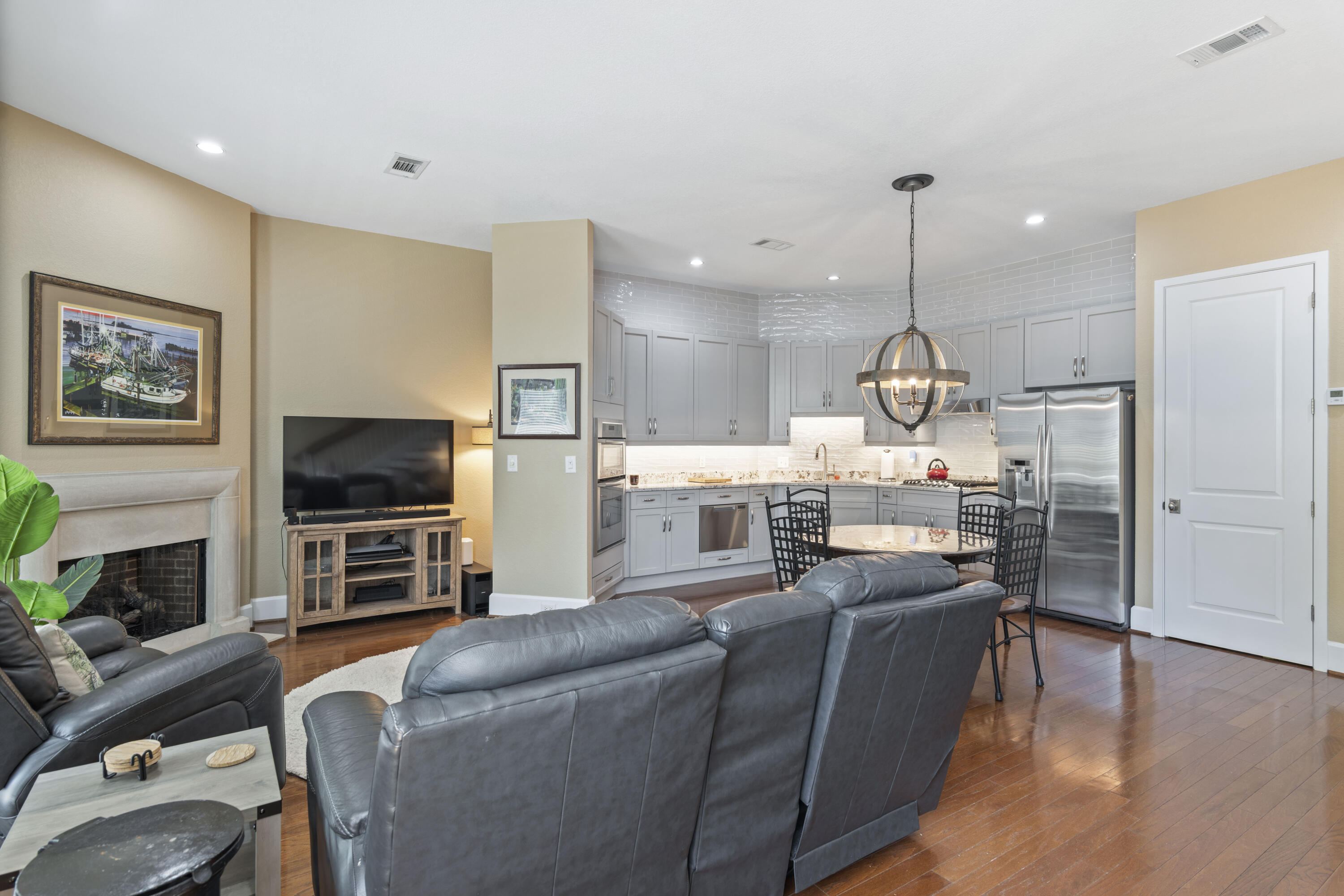 207 W Jackson Street 11