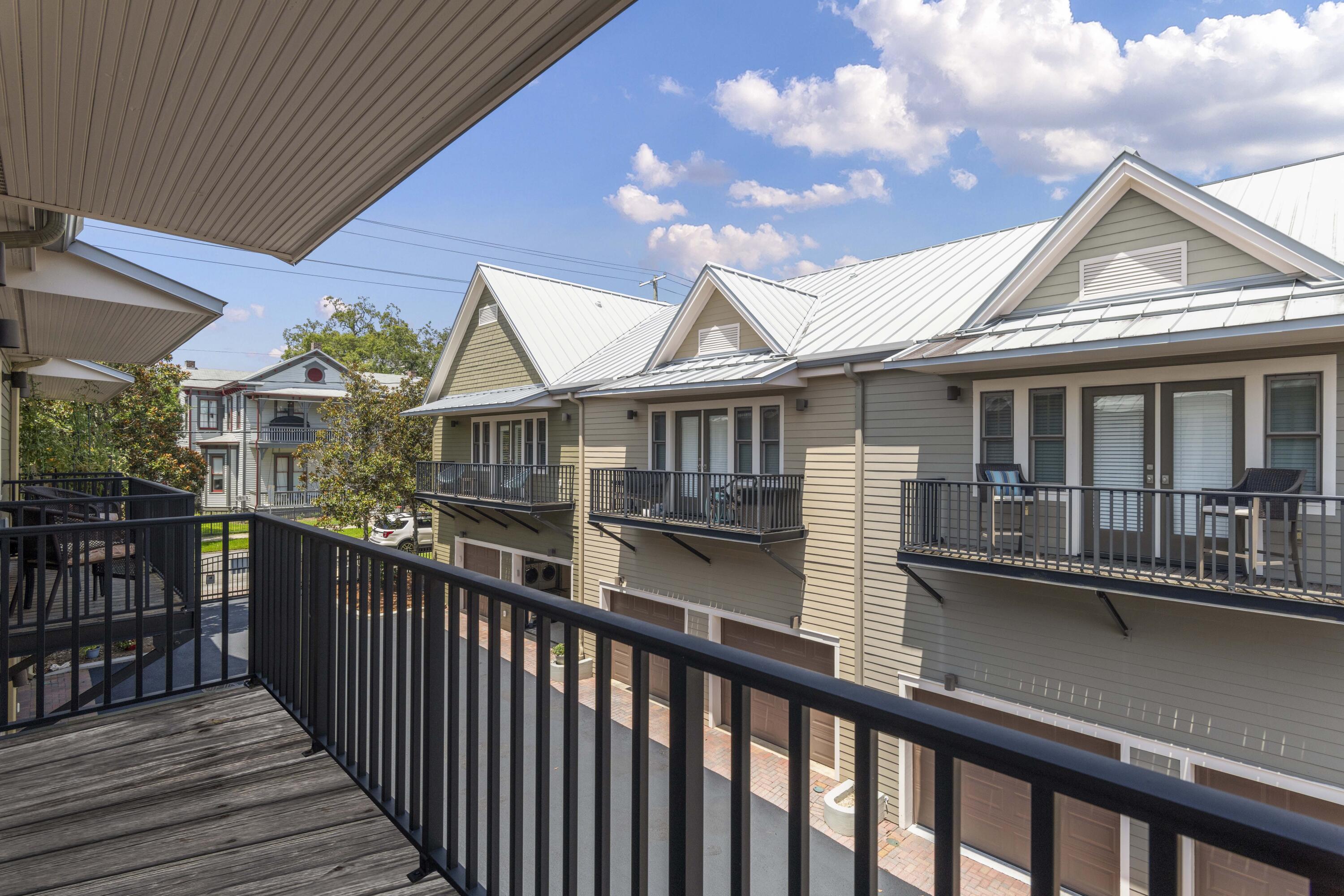 207 W Jackson Street 11