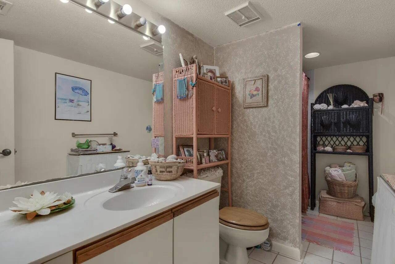 3850 Indian Trail 207