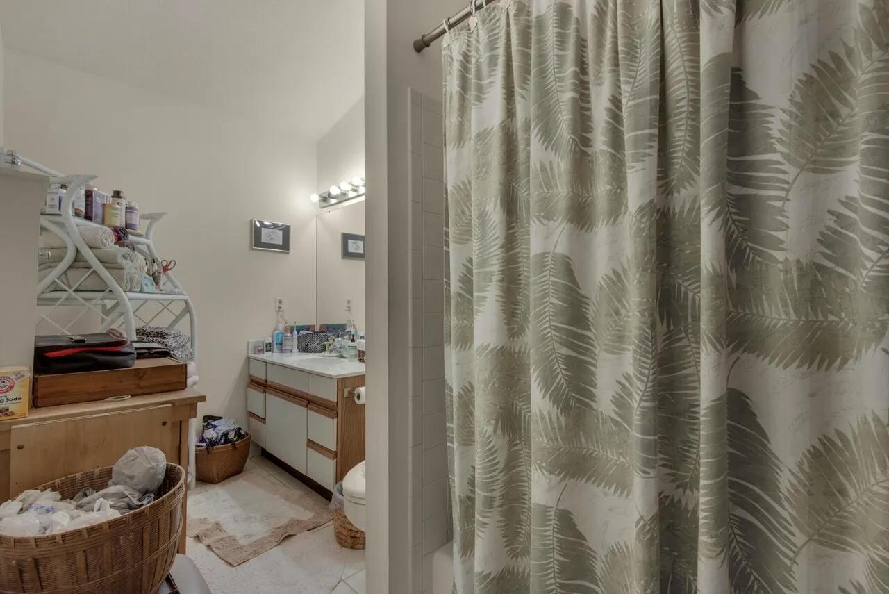 3850 Indian Trail 207