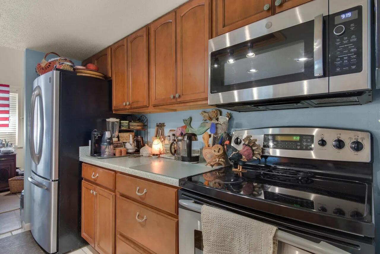 3850 Indian Trail 207