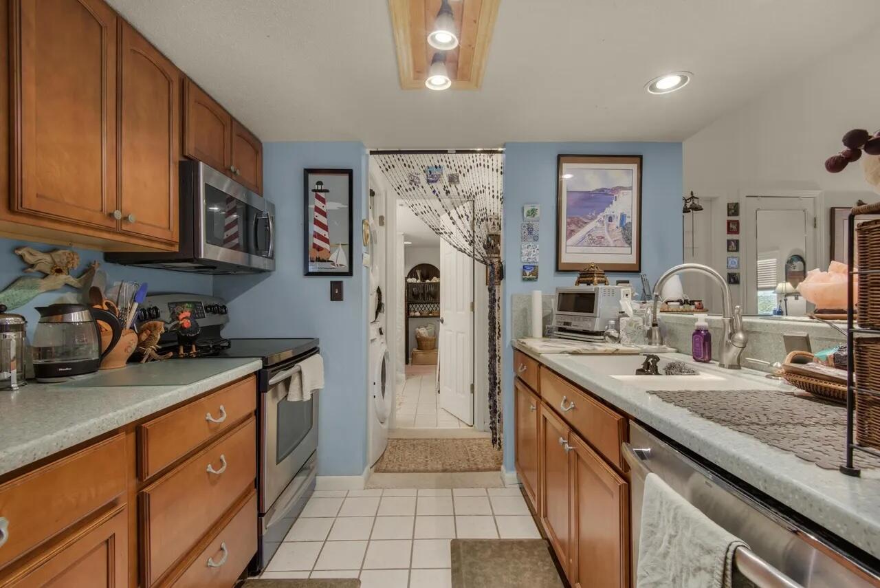 3850 Indian Trail 207