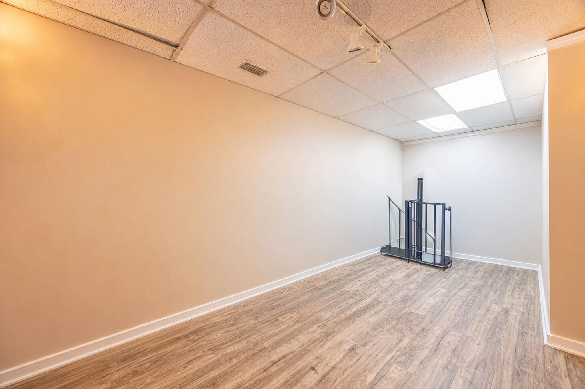 127 Harbor Boulevard 7