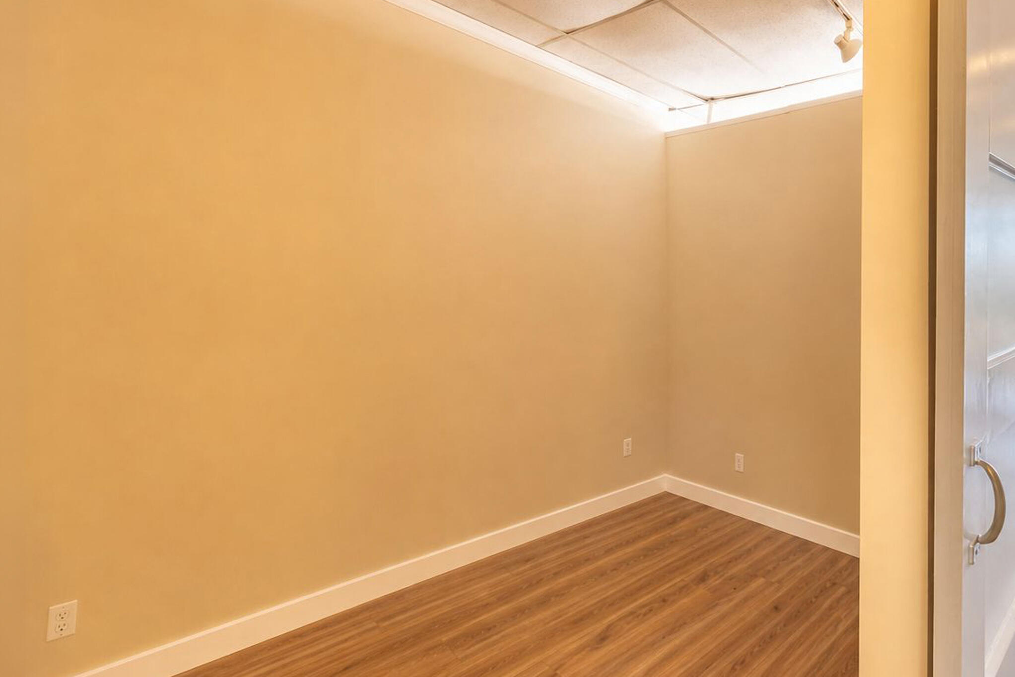 127 Harbor Boulevard 7