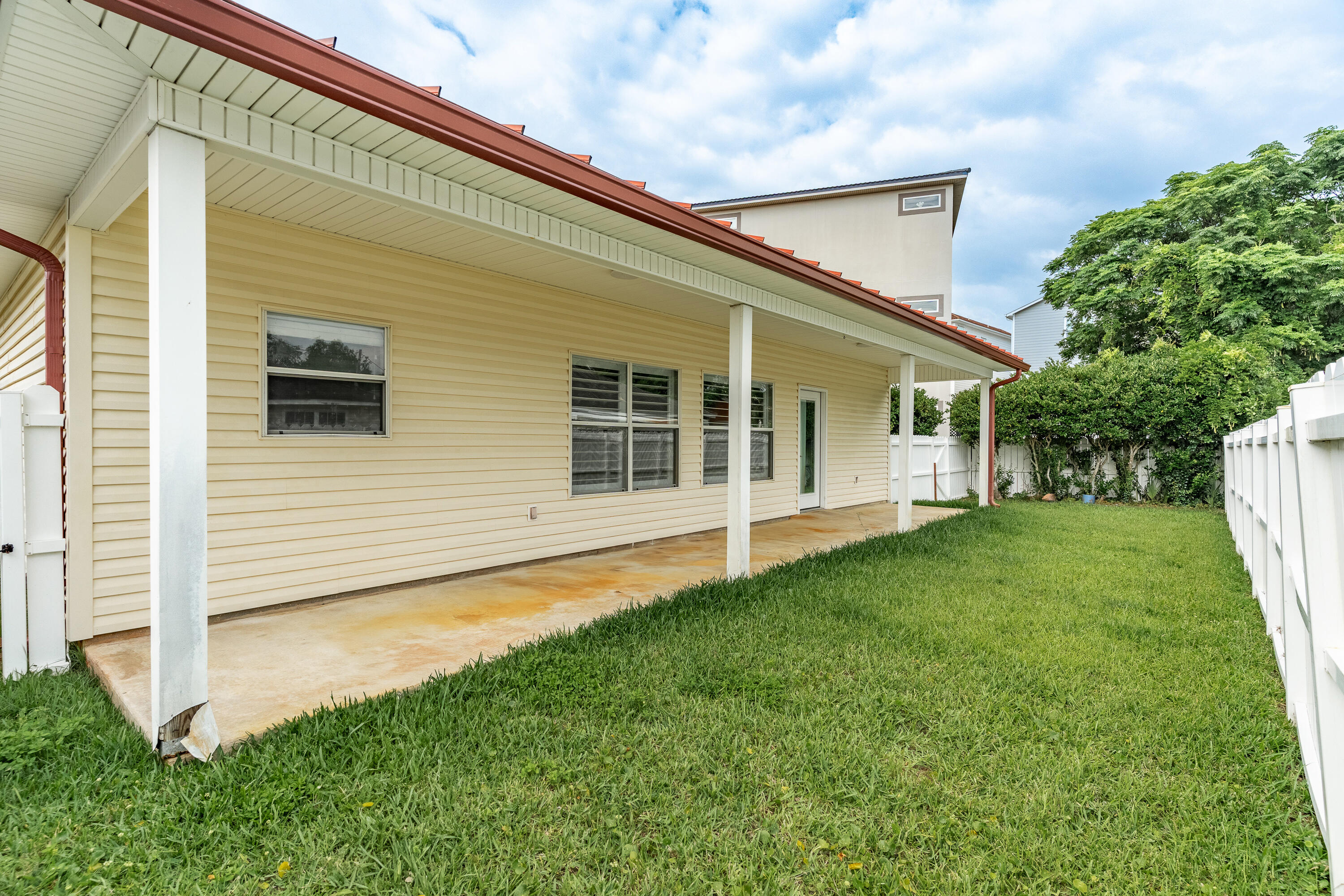 2388 Palm Harbor Drive