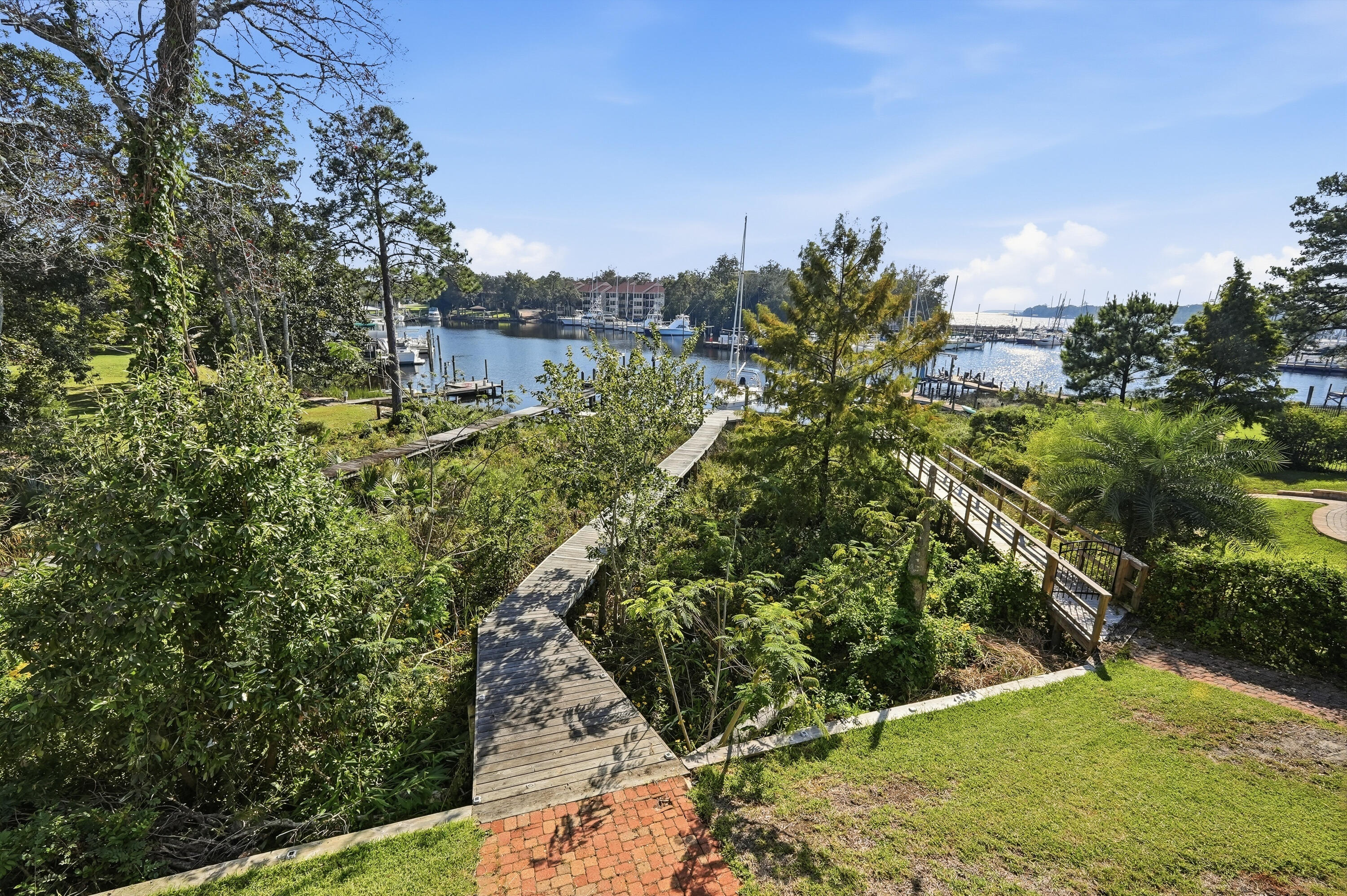 1654 Saint Lawrence Drive