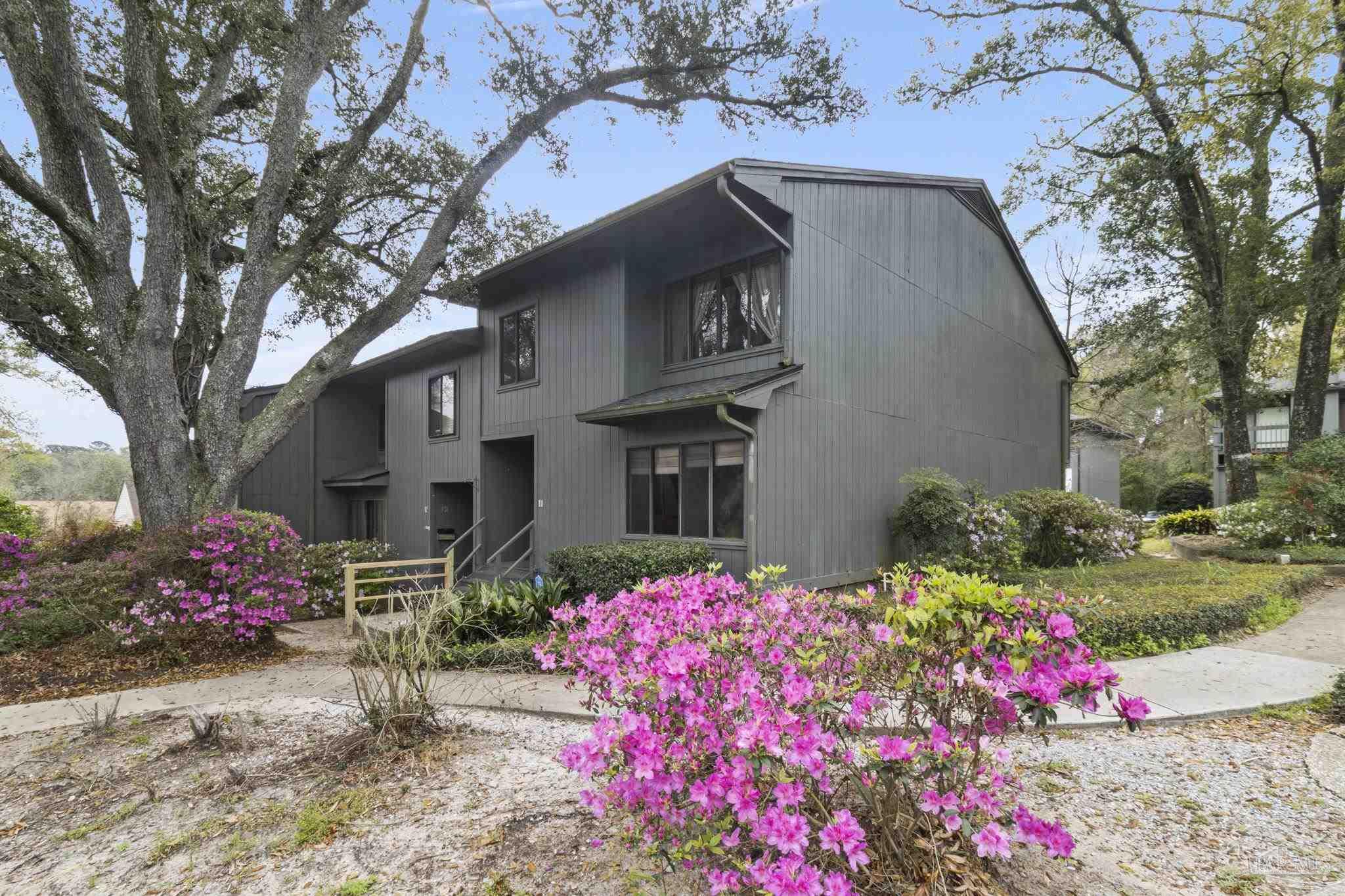 11 Hillbrook Way