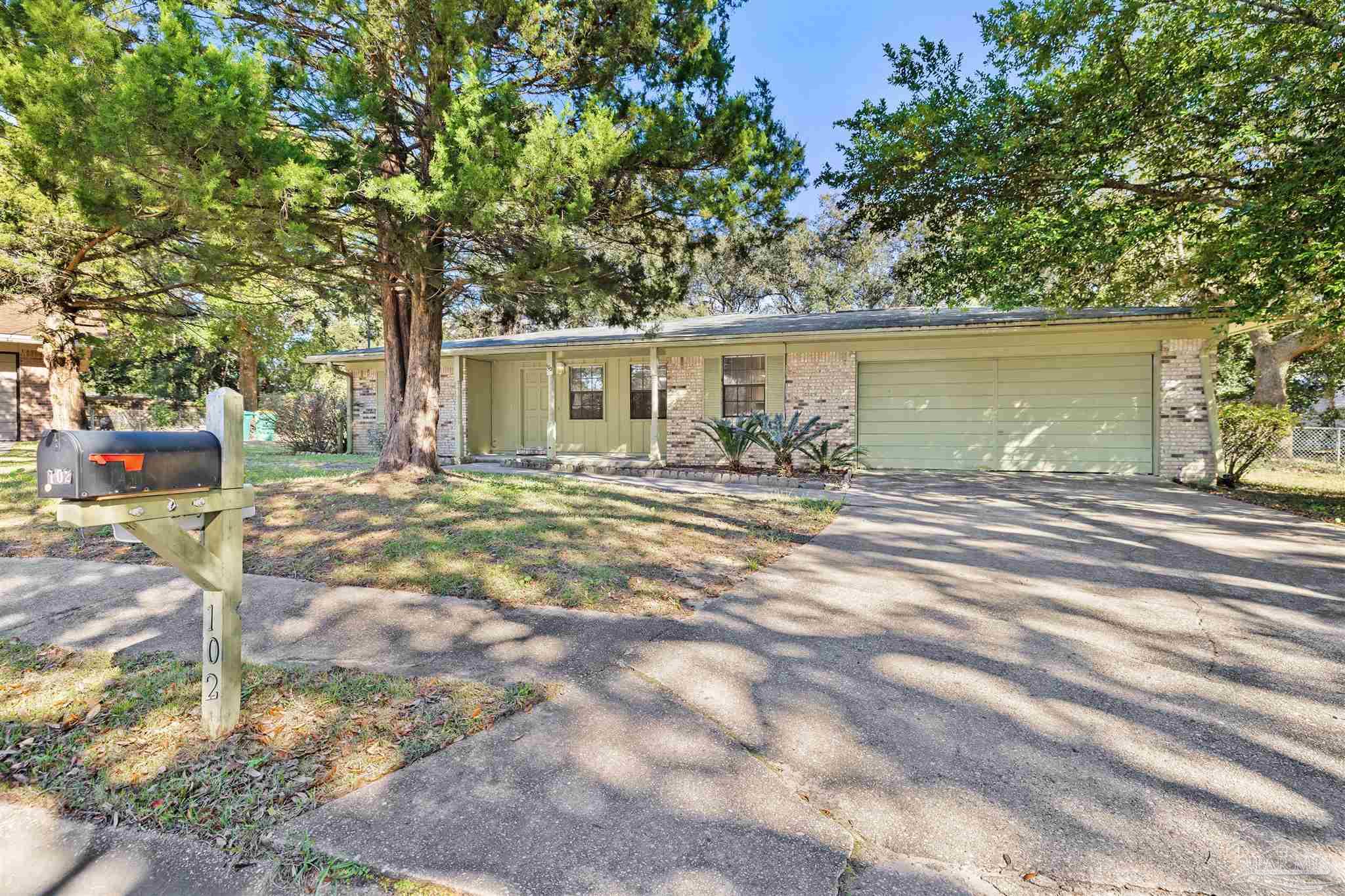 102 Little John Ct