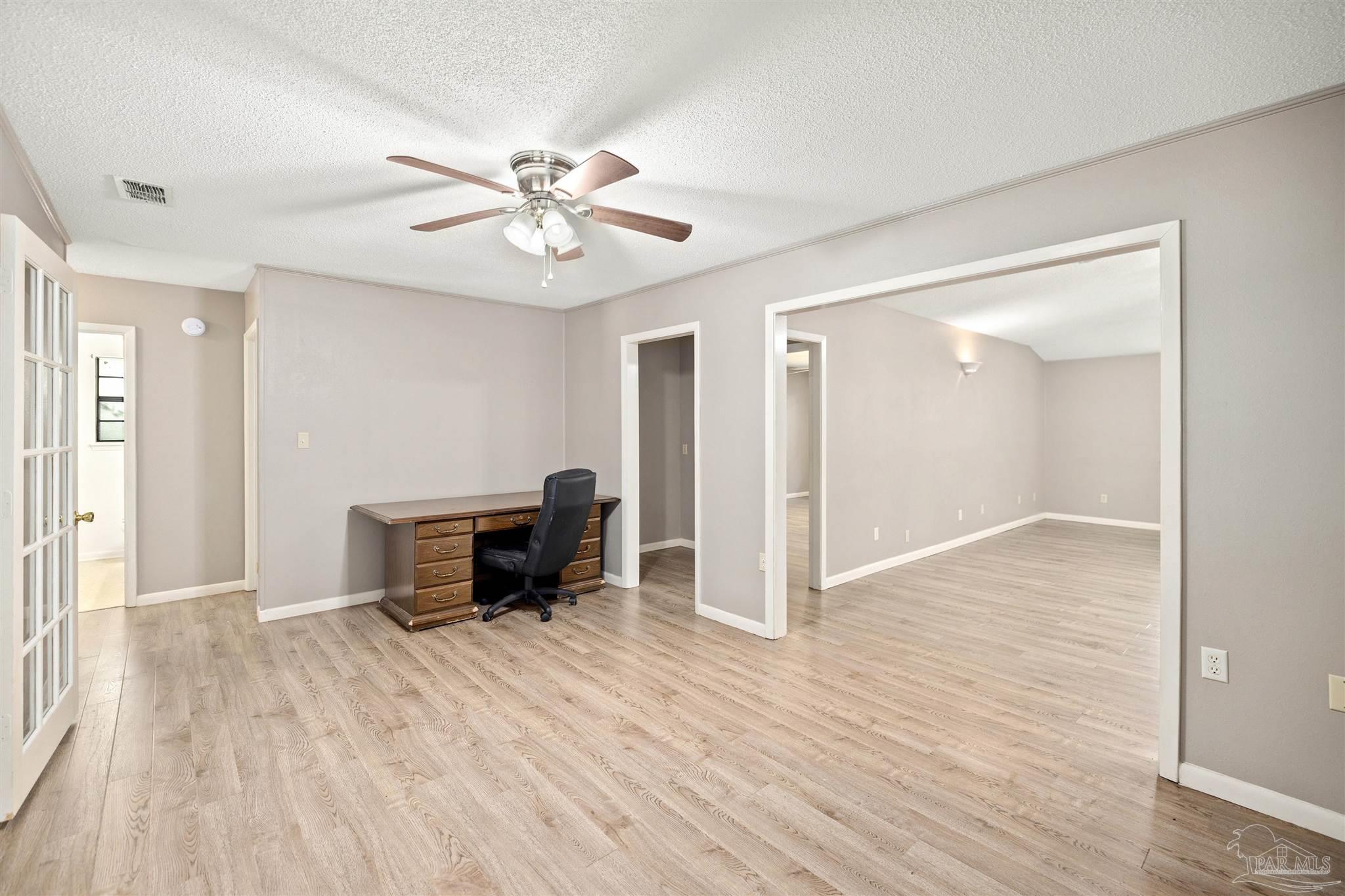 102 Little John Ct