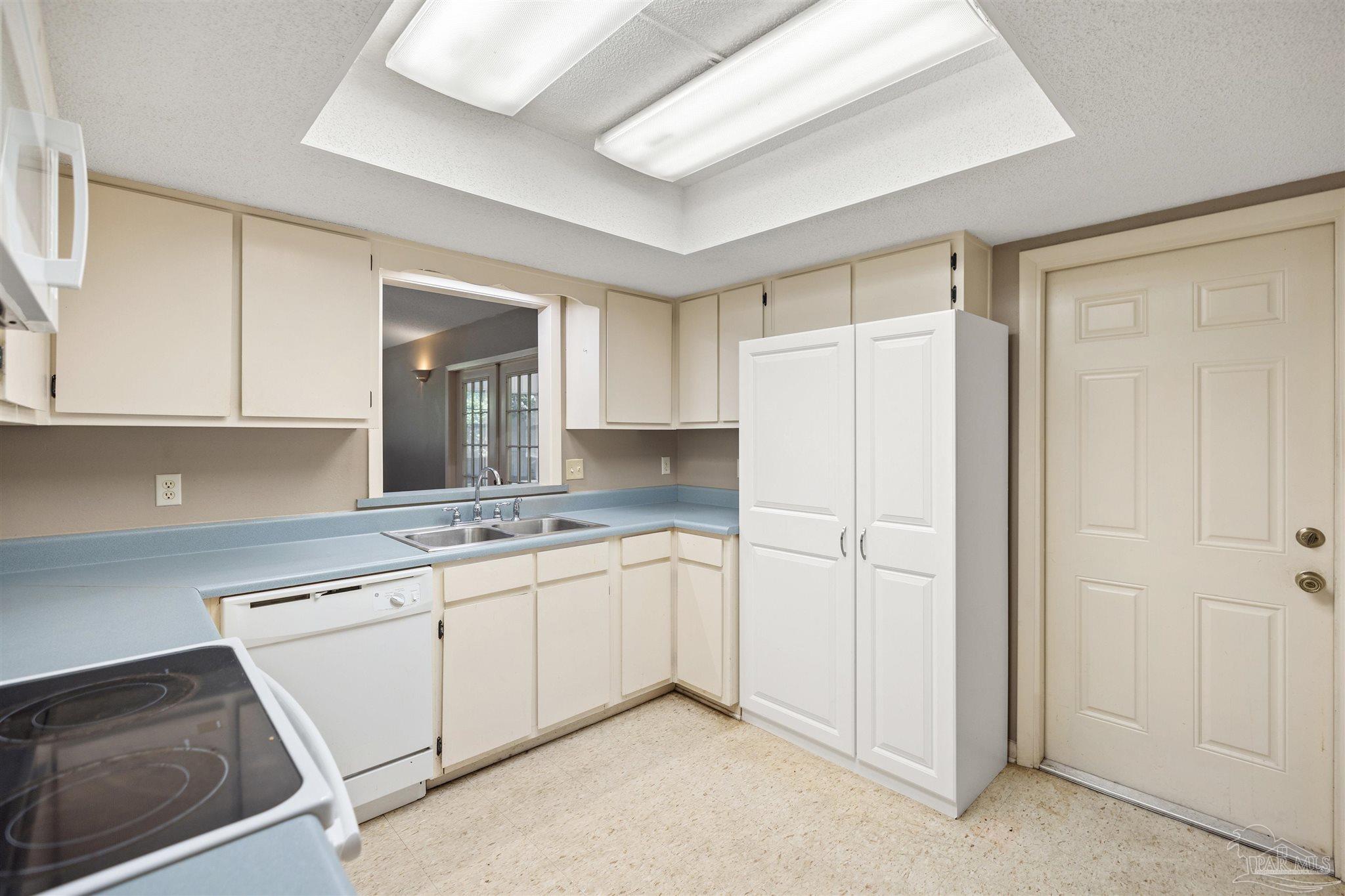 102 Little John Ct