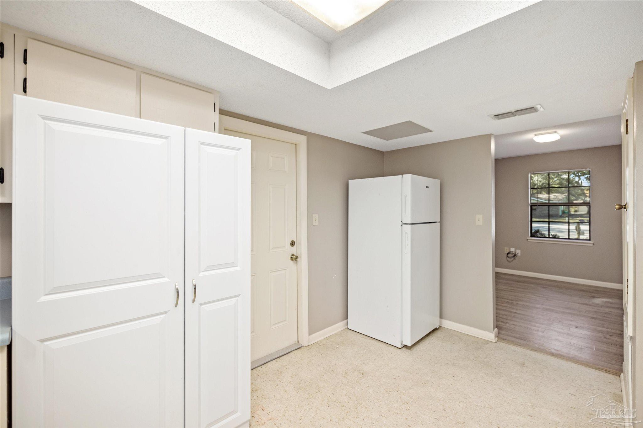 102 Little John Ct