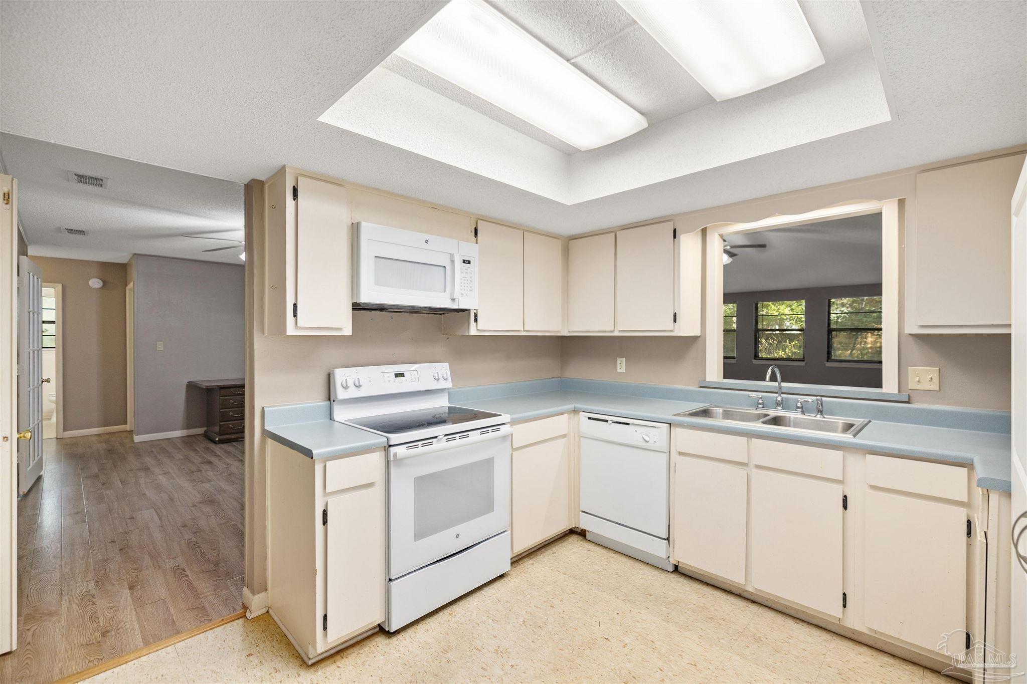 102 Little John Ct