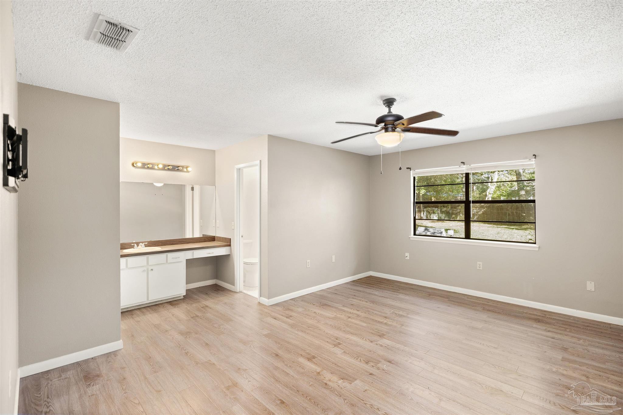 102 Little John Ct