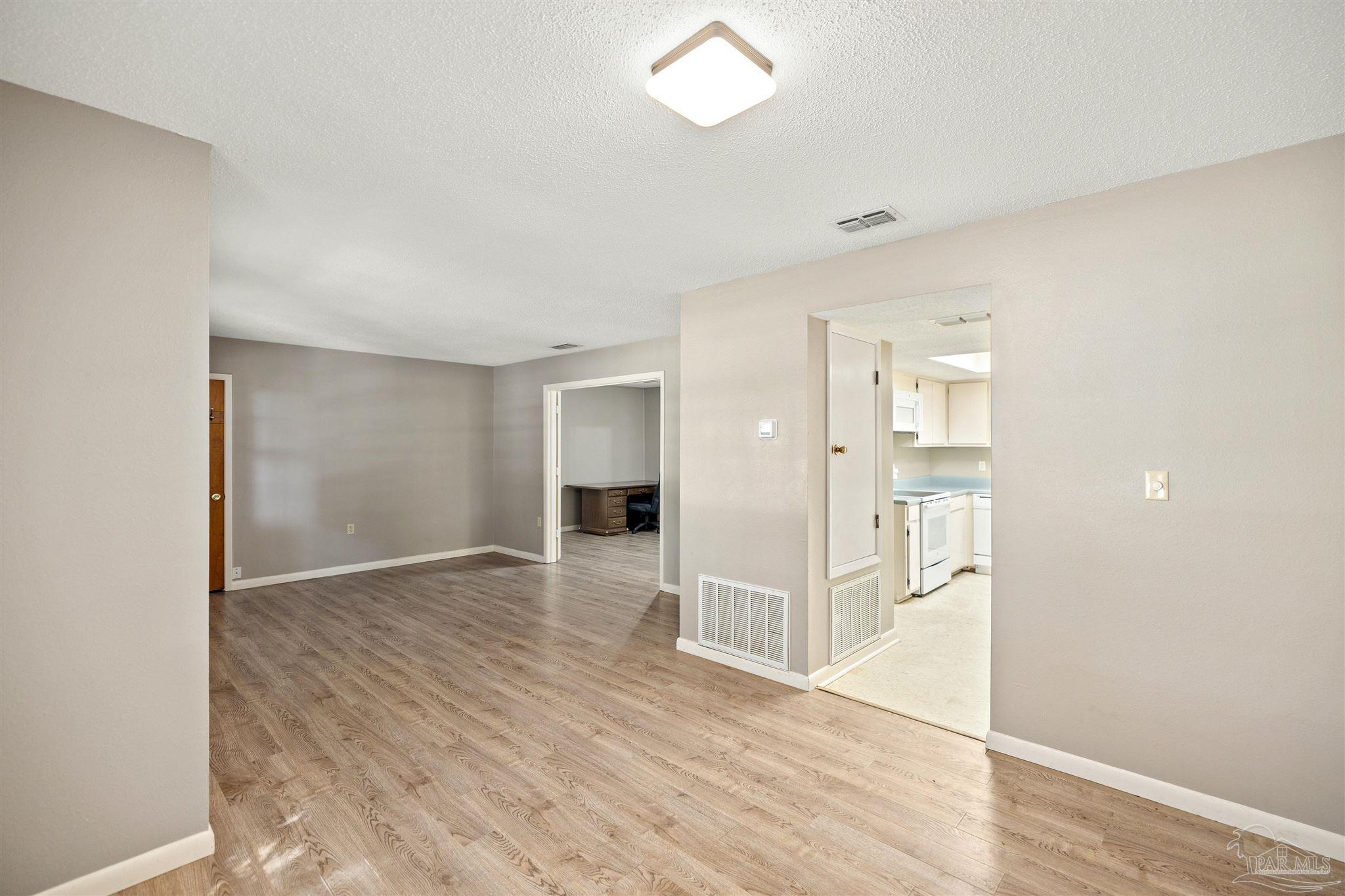 102 Little John Ct