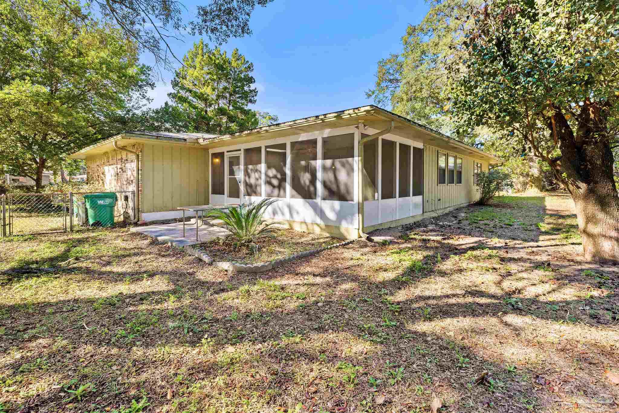 102 Little John Ct