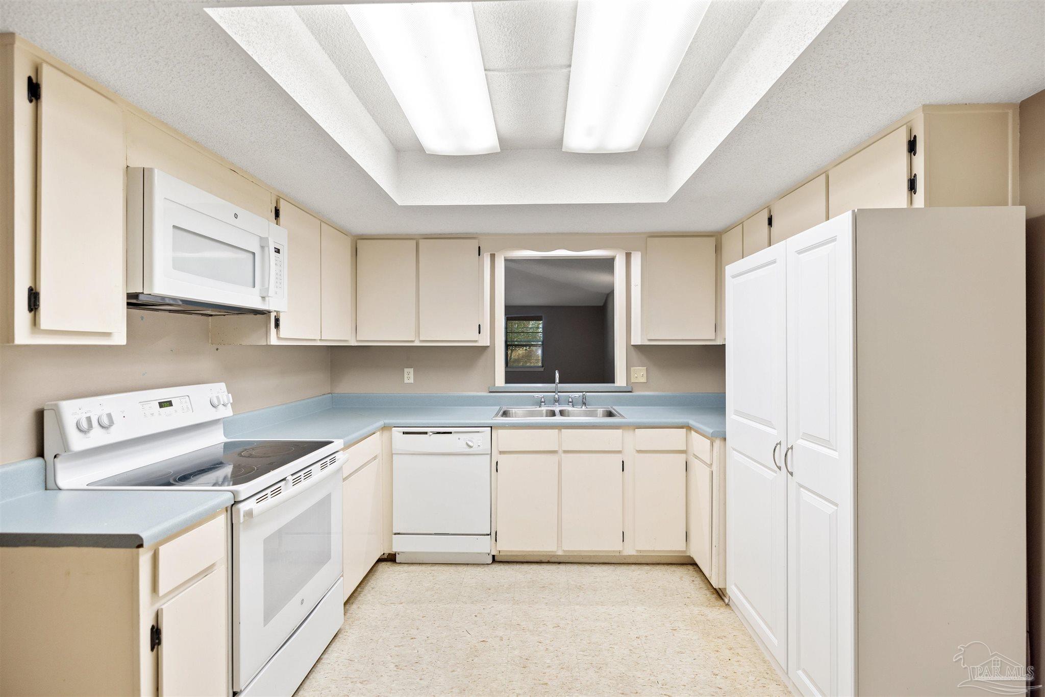 102 Little John Ct