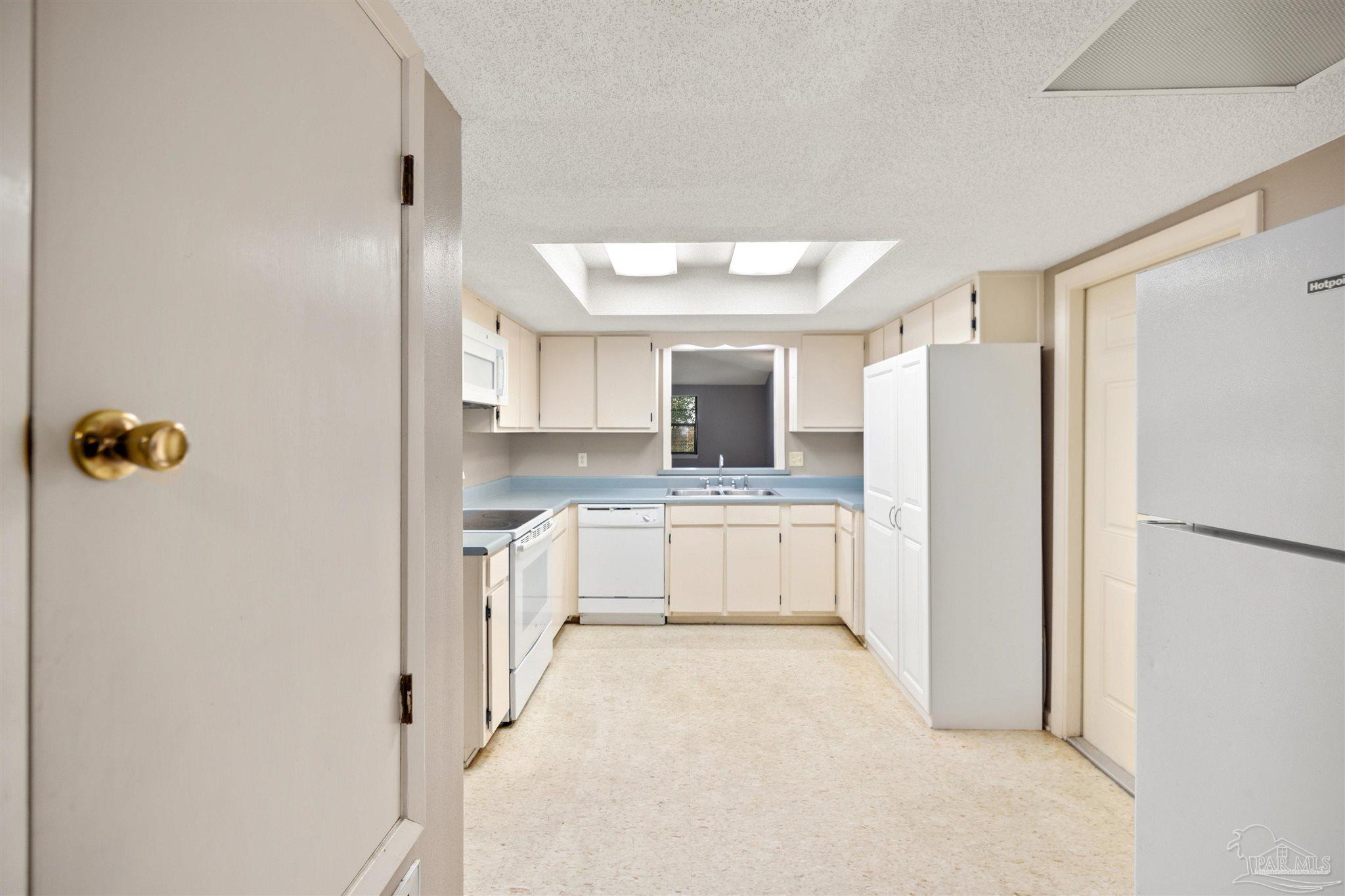 102 Little John Ct