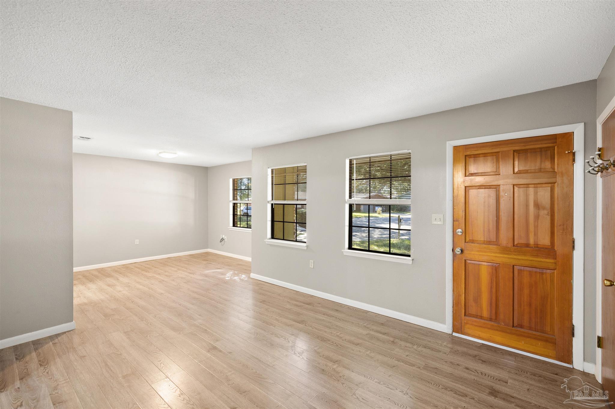 102 Little John Ct