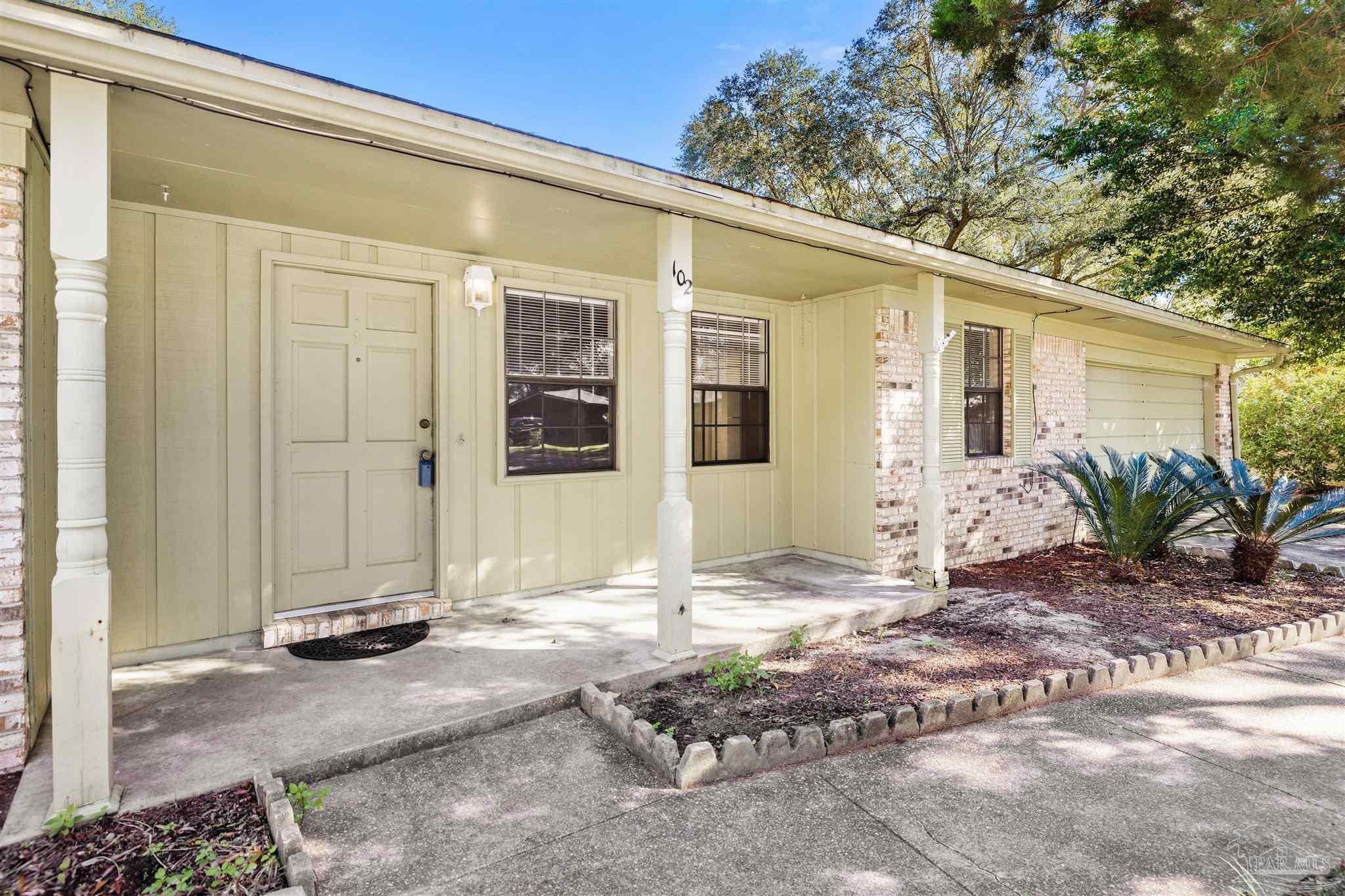 102 Little John Ct