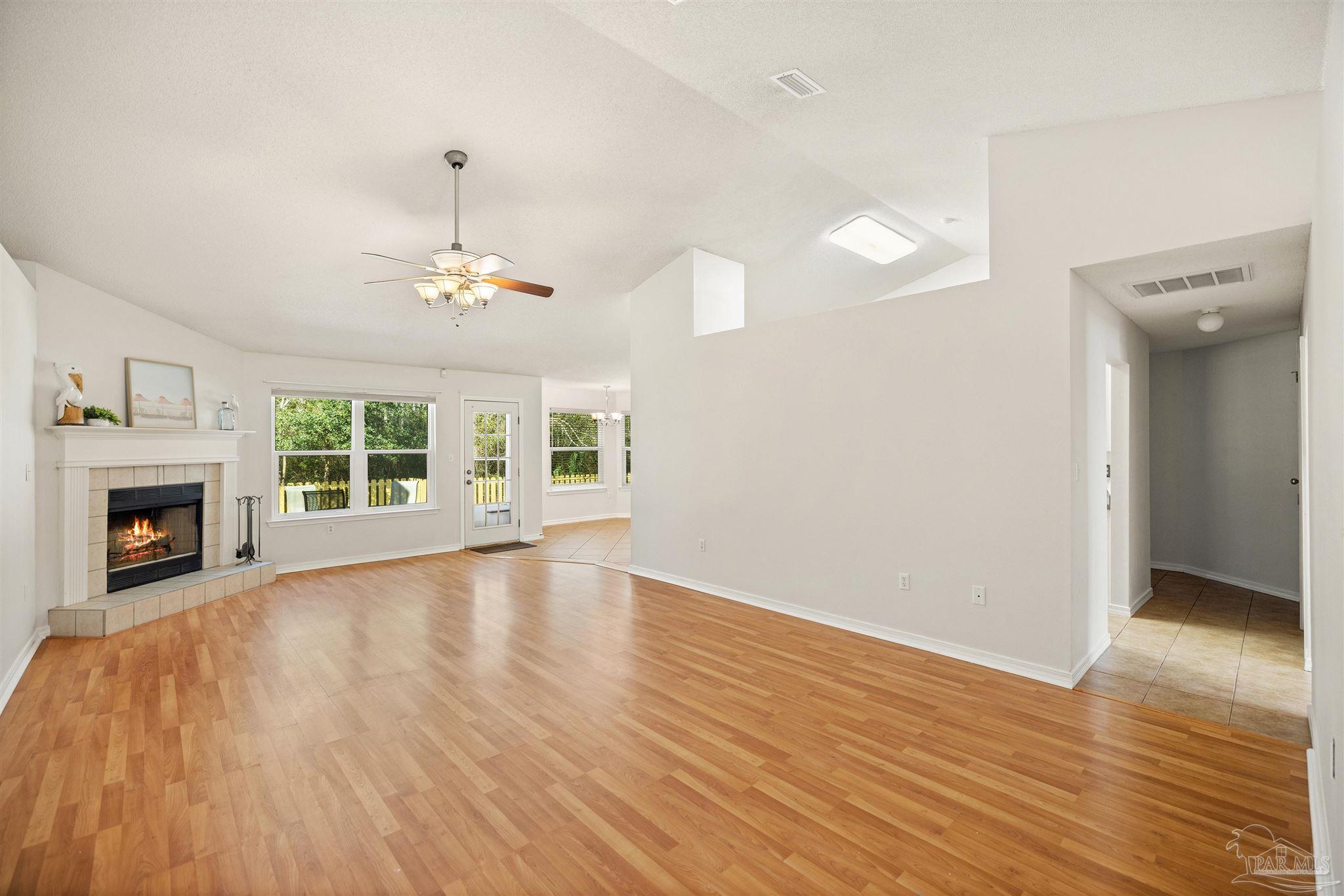 2427 Heritage Cir