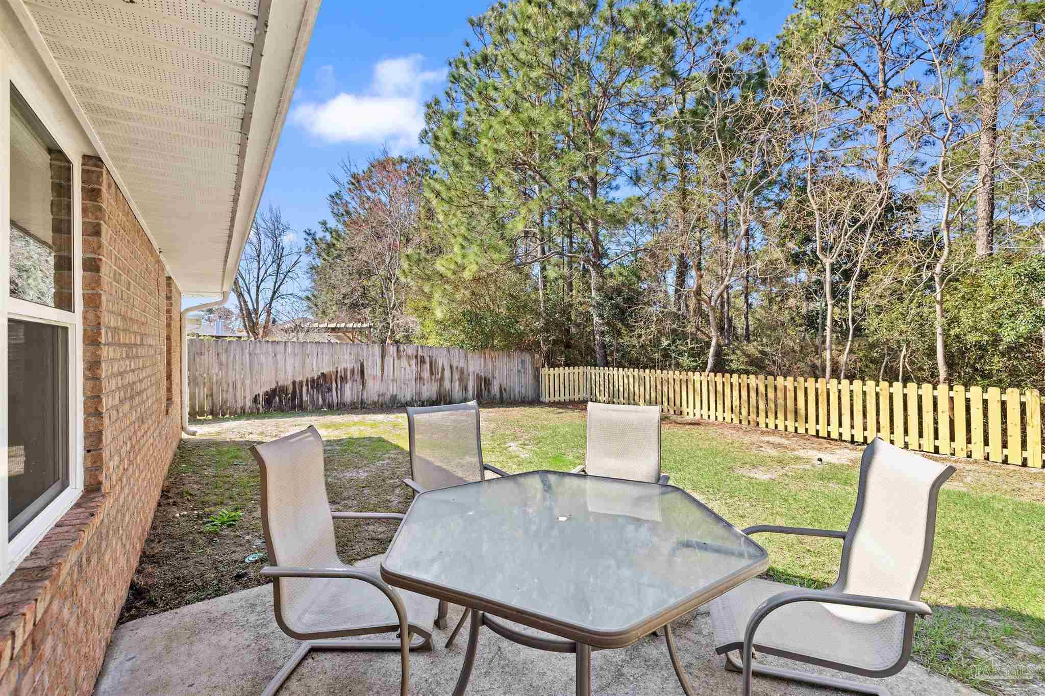 2427 Heritage Cir
