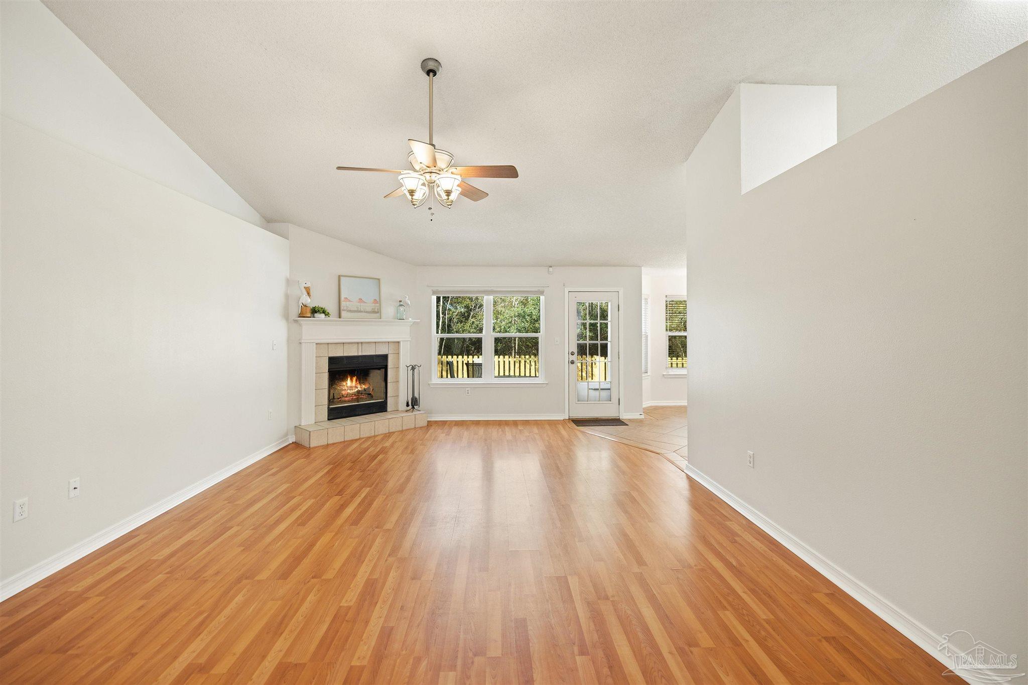 2427 Heritage Cir