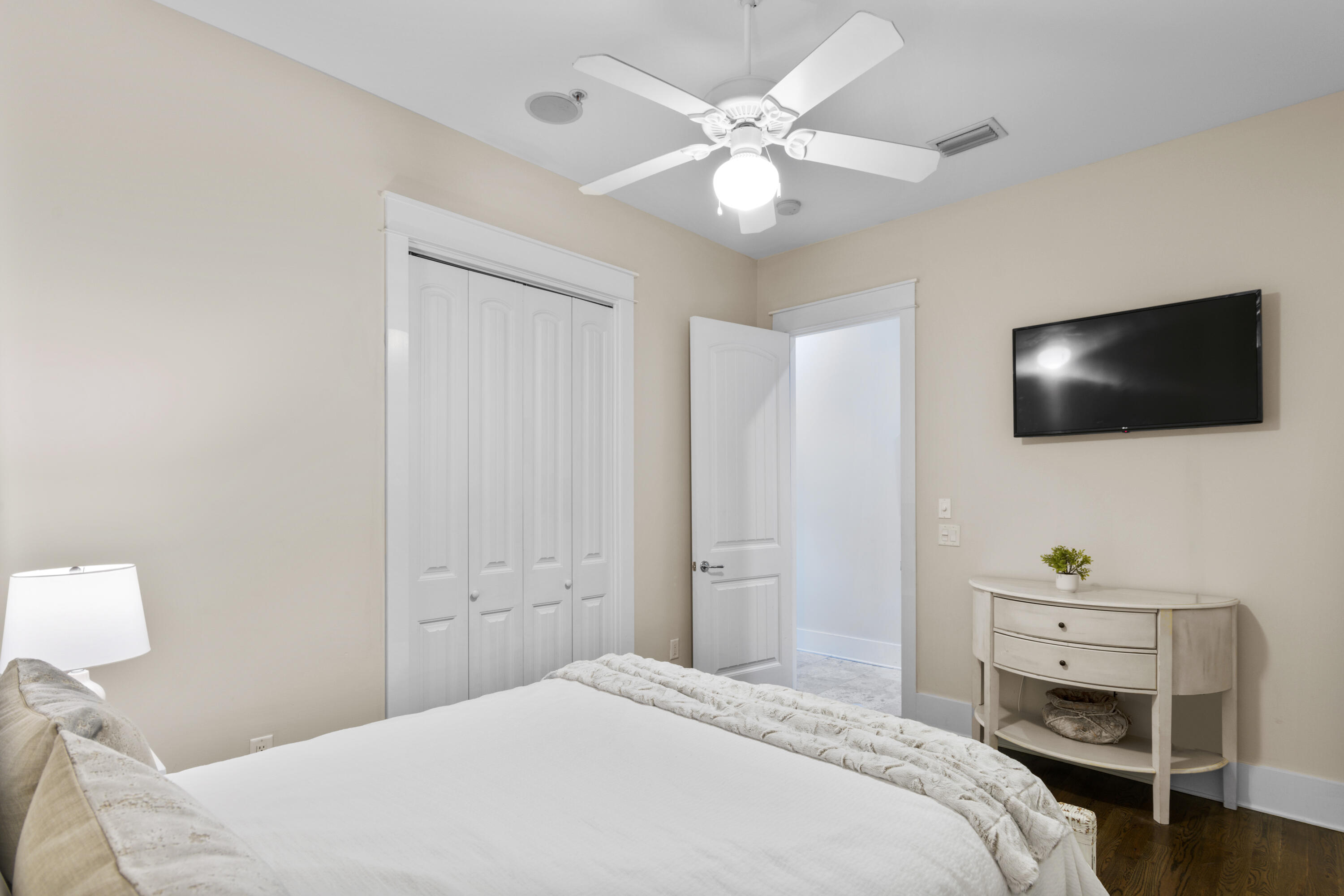 5231 E County Highway 30A, UNIT E