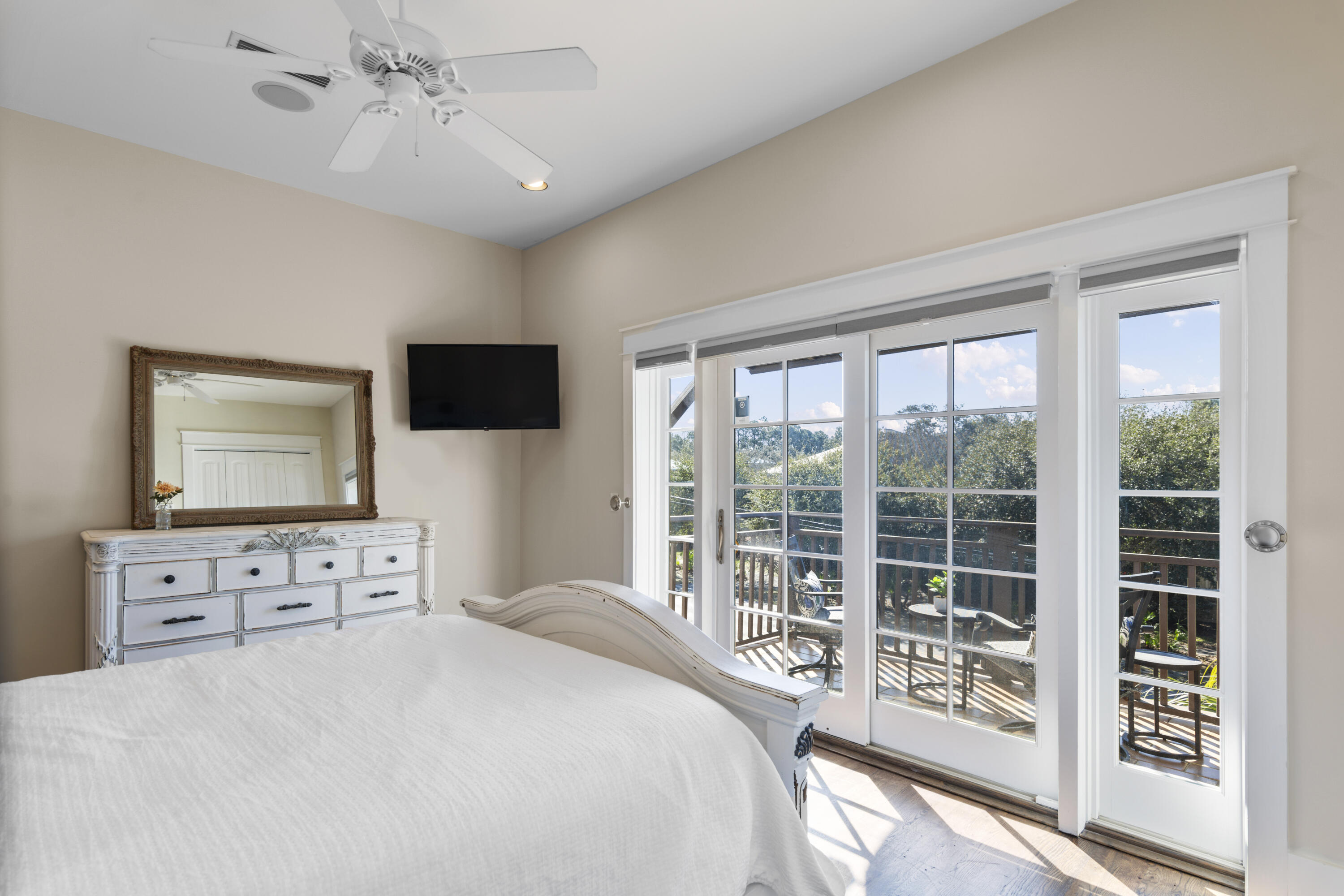 5231 E County Highway 30A, UNIT E