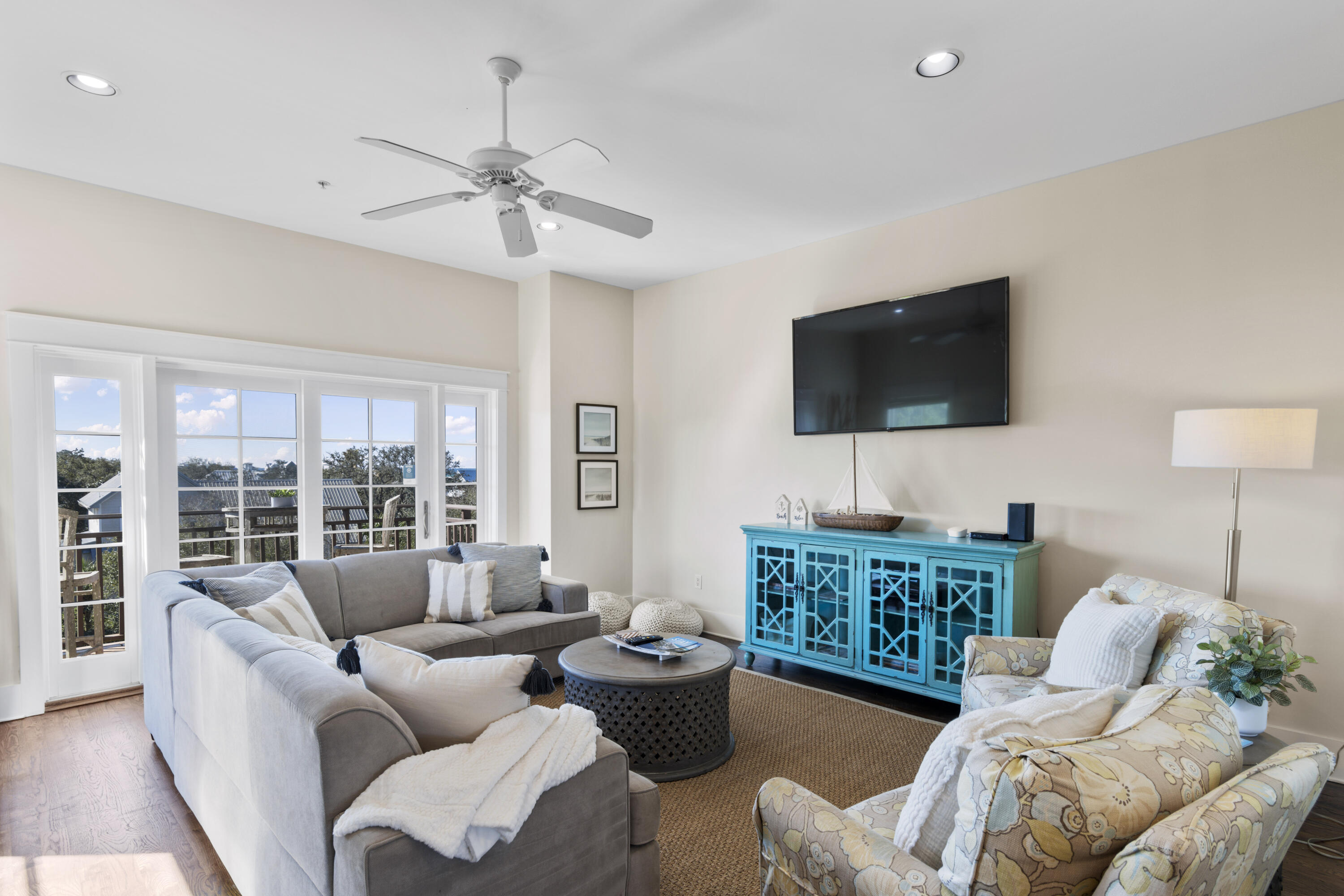 5231 E County Highway 30A, UNIT E