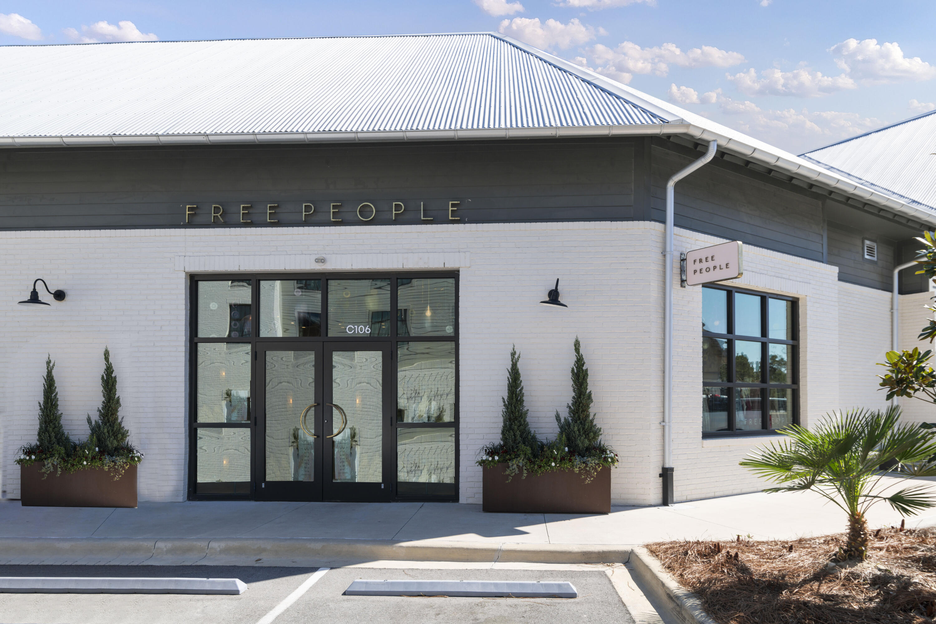 5231 E County Highway 30A, UNIT E