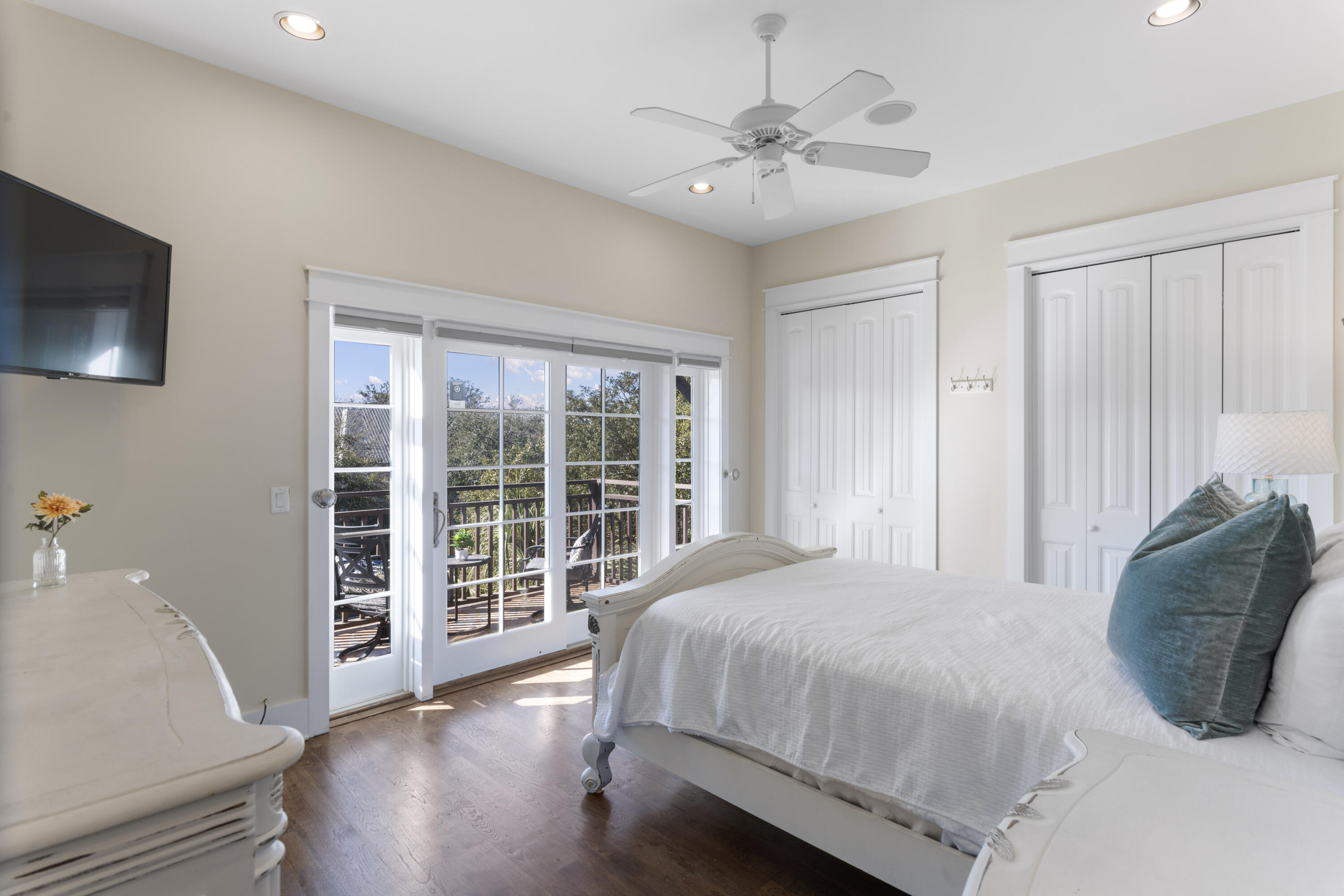 5231 E County Highway 30A, UNIT E