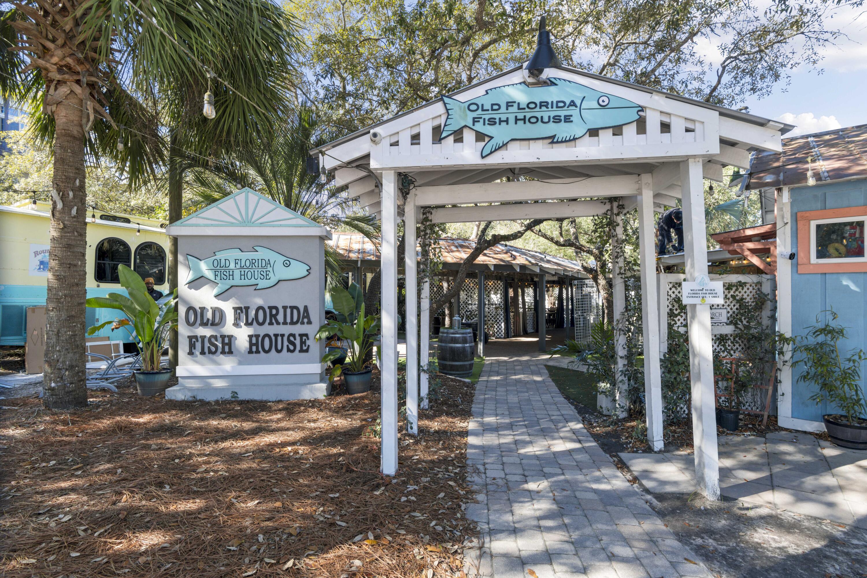5231 E County Highway 30A, UNIT E