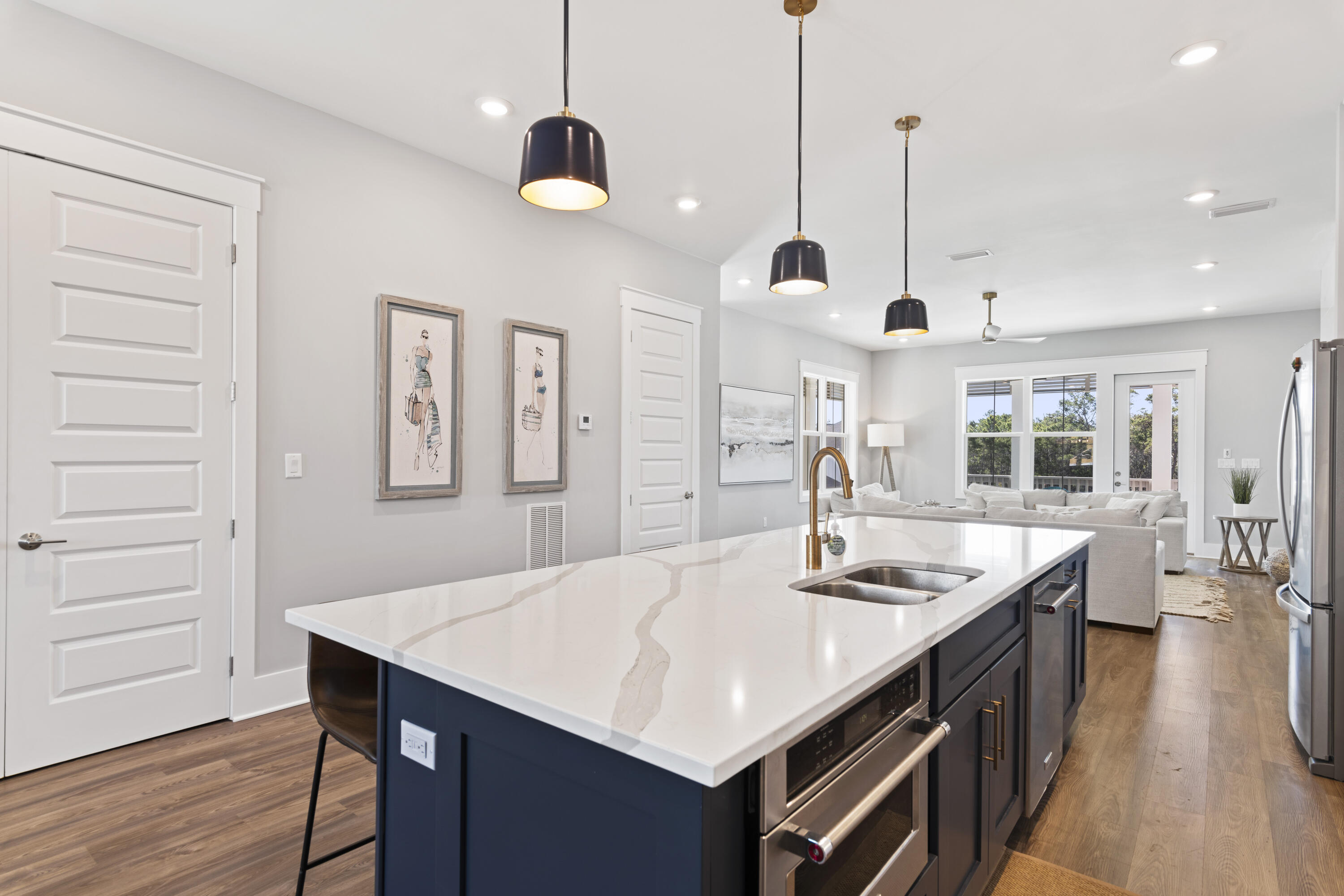 21 W Queen Palm Drive