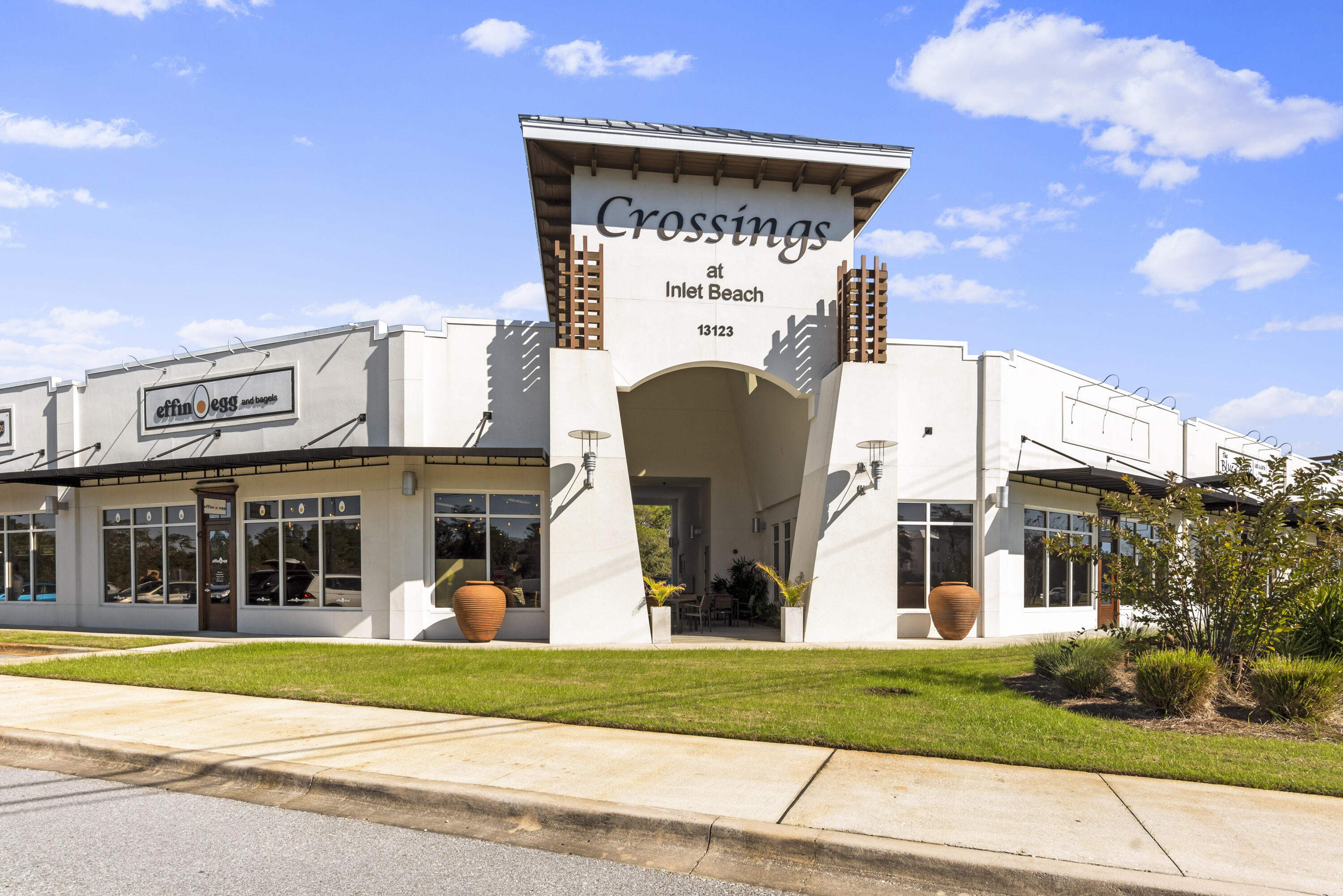 21 W Queen Palm Drive