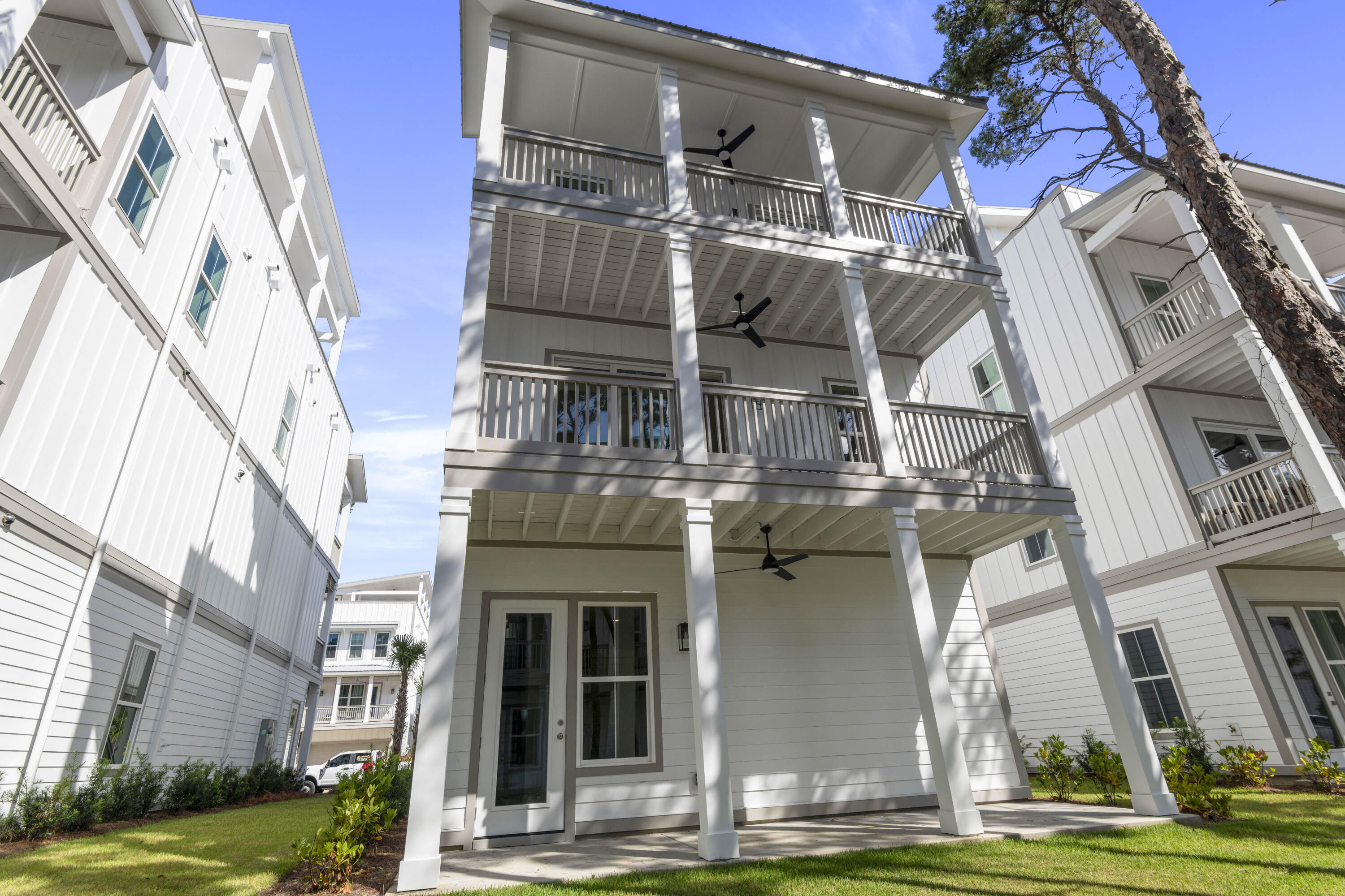 21 W Queen Palm Drive