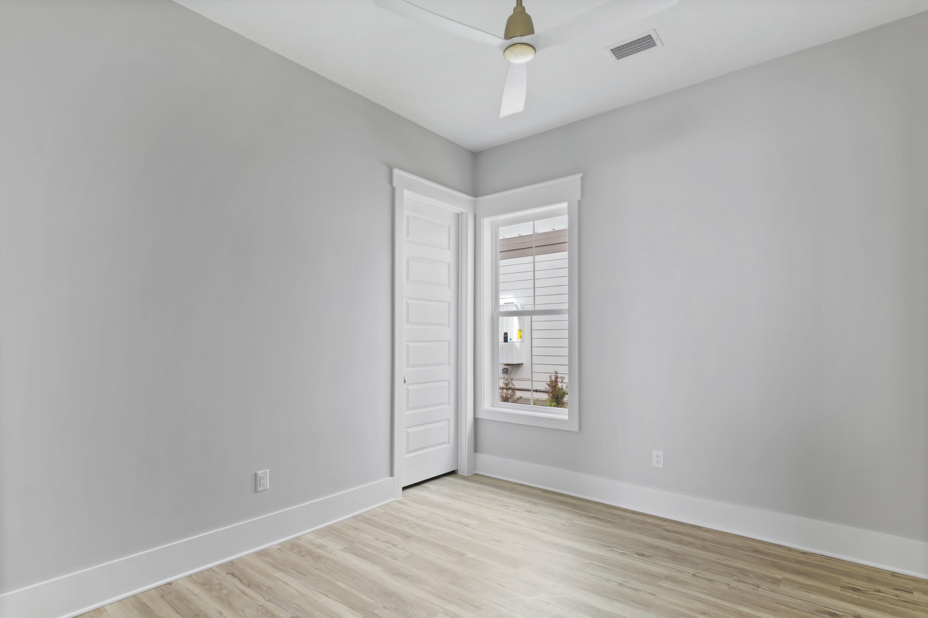 21 W Queen Palm Drive