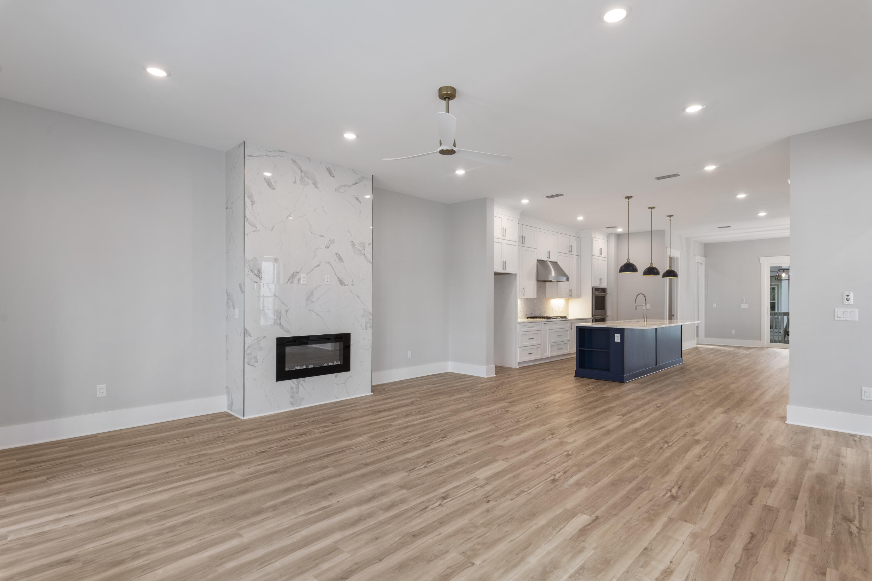 21 W Queen Palm Drive