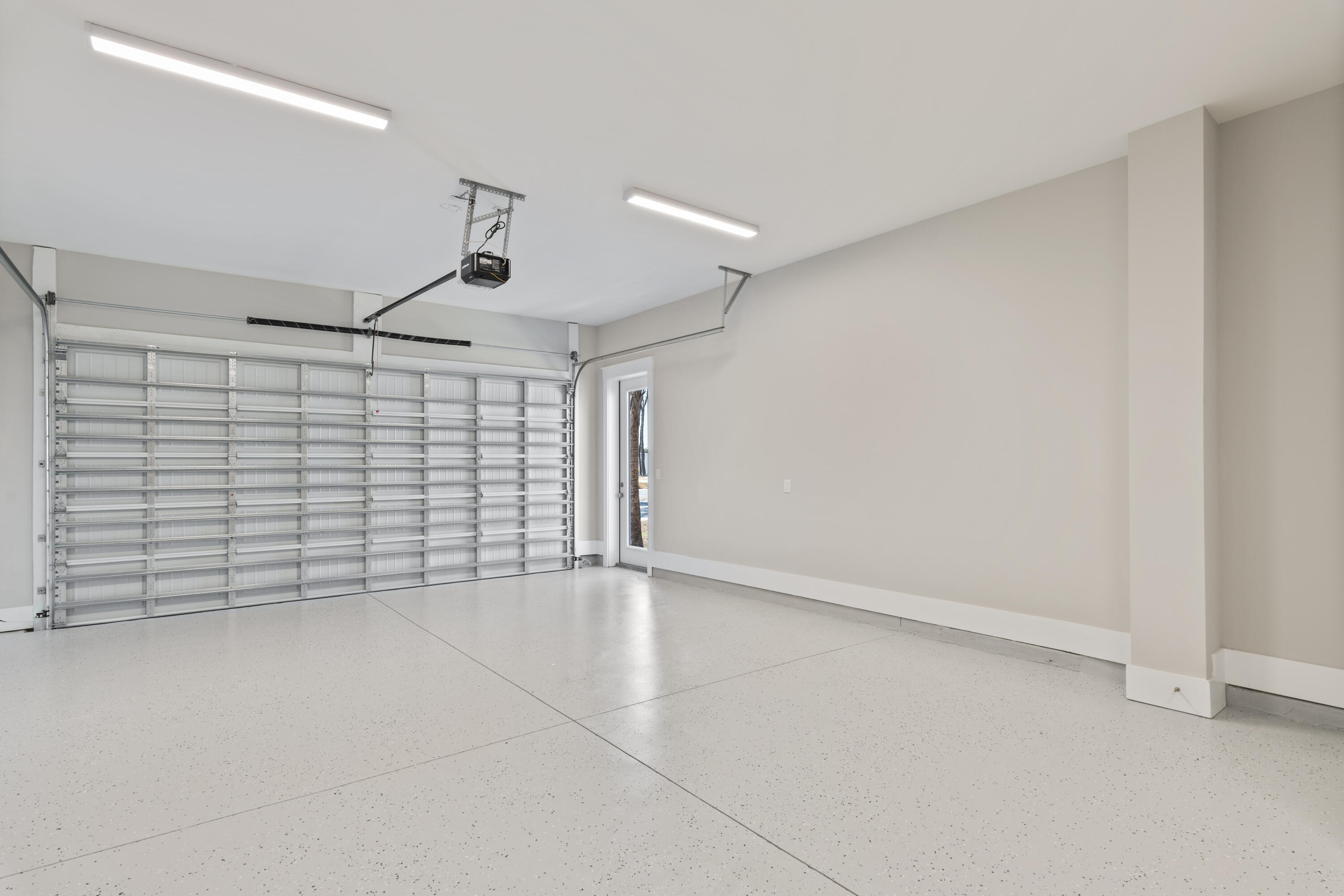 21 W Queen Palm Drive